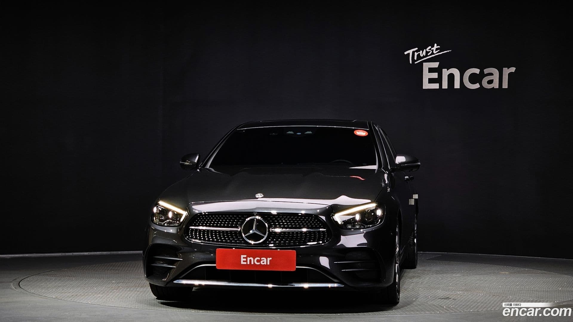 Main__Slider__Photo:E-Class Mercedes-Benz 2021.8-2