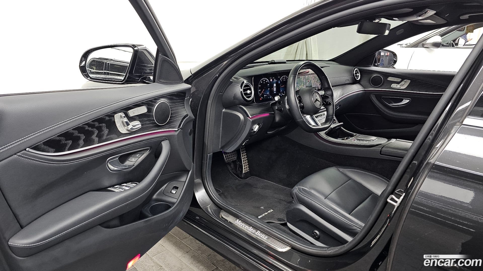 Main__Slider__Photo:E-Class Mercedes-Benz 2021.8-9