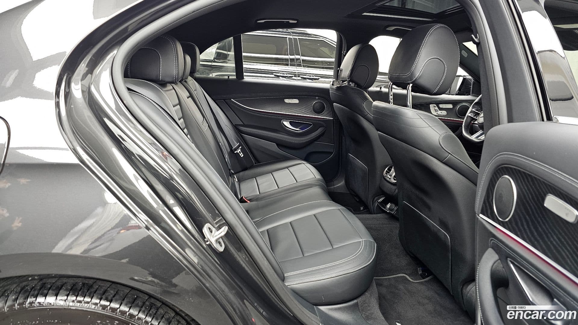 Main__Slider__Photo:E-Class Mercedes-Benz 2021.8-11