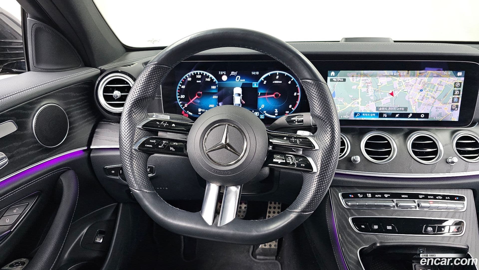 Main__Slider__Photo:E-Class Mercedes-Benz 2021.8-12