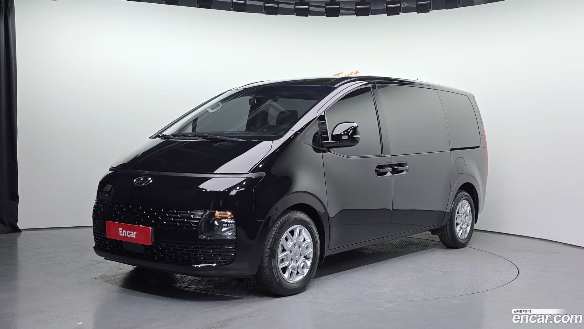 Main__Slider__Photo:Staria Hyundai 2022.8-0