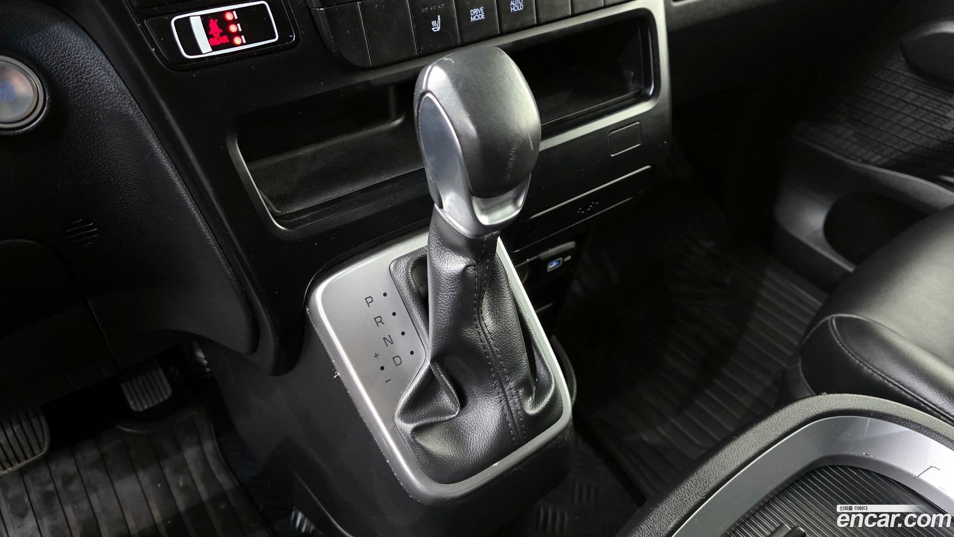 Main__Slider__Photo:Staria Hyundai 2022.8-8