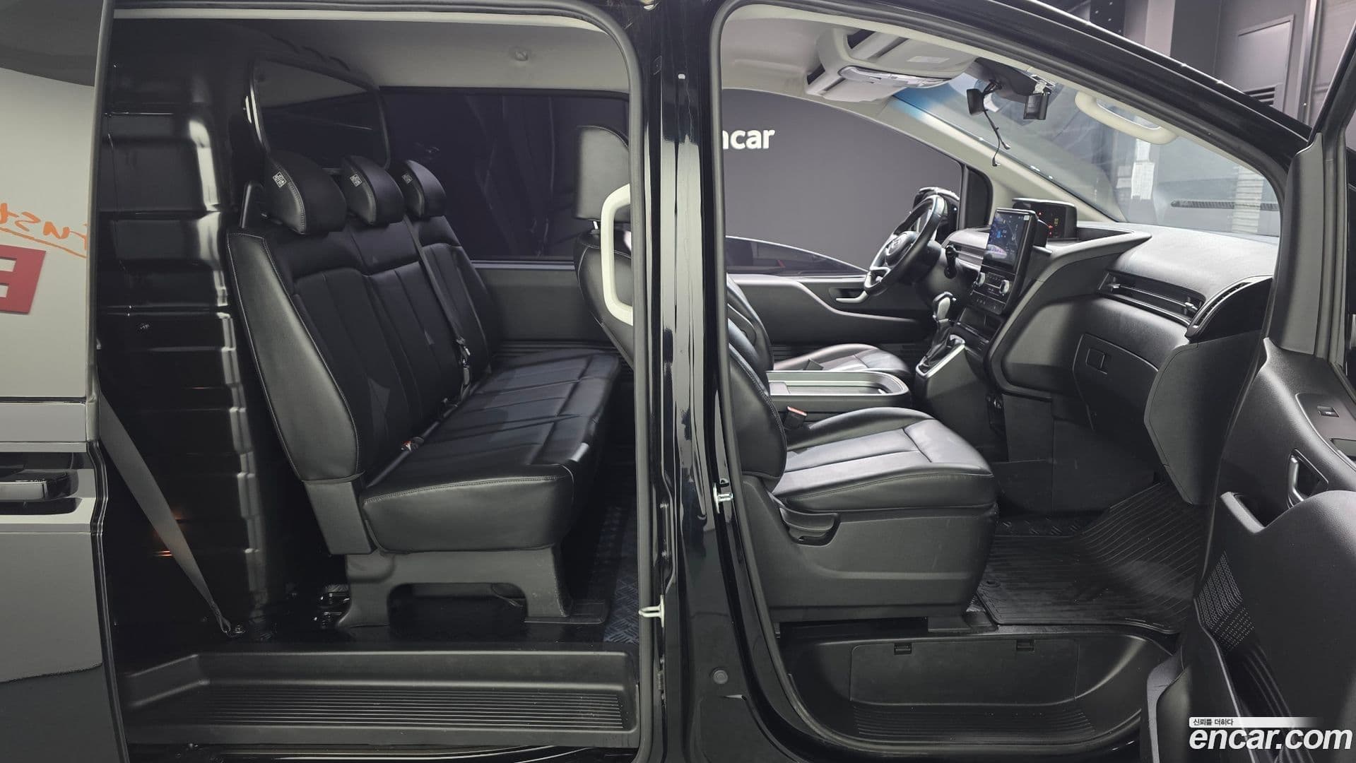 Main__Slider__Photo:Staria Hyundai 2022.8-19