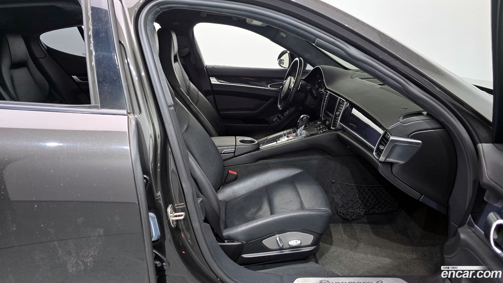 Main__Slider__Photo:Panamera Porsche 2011.11-10