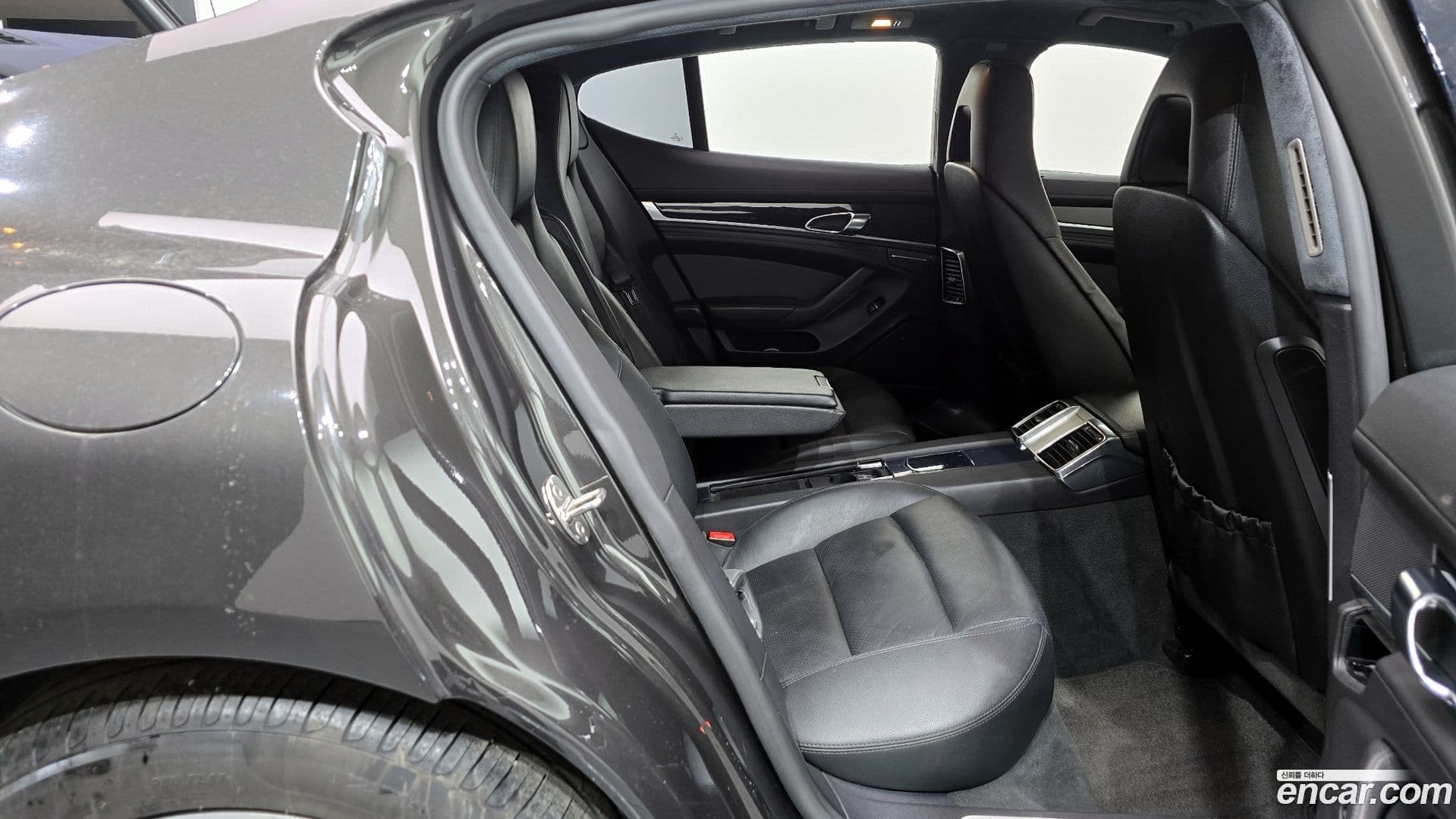 Main__Slider__Photo:Panamera Porsche 2011.11-11