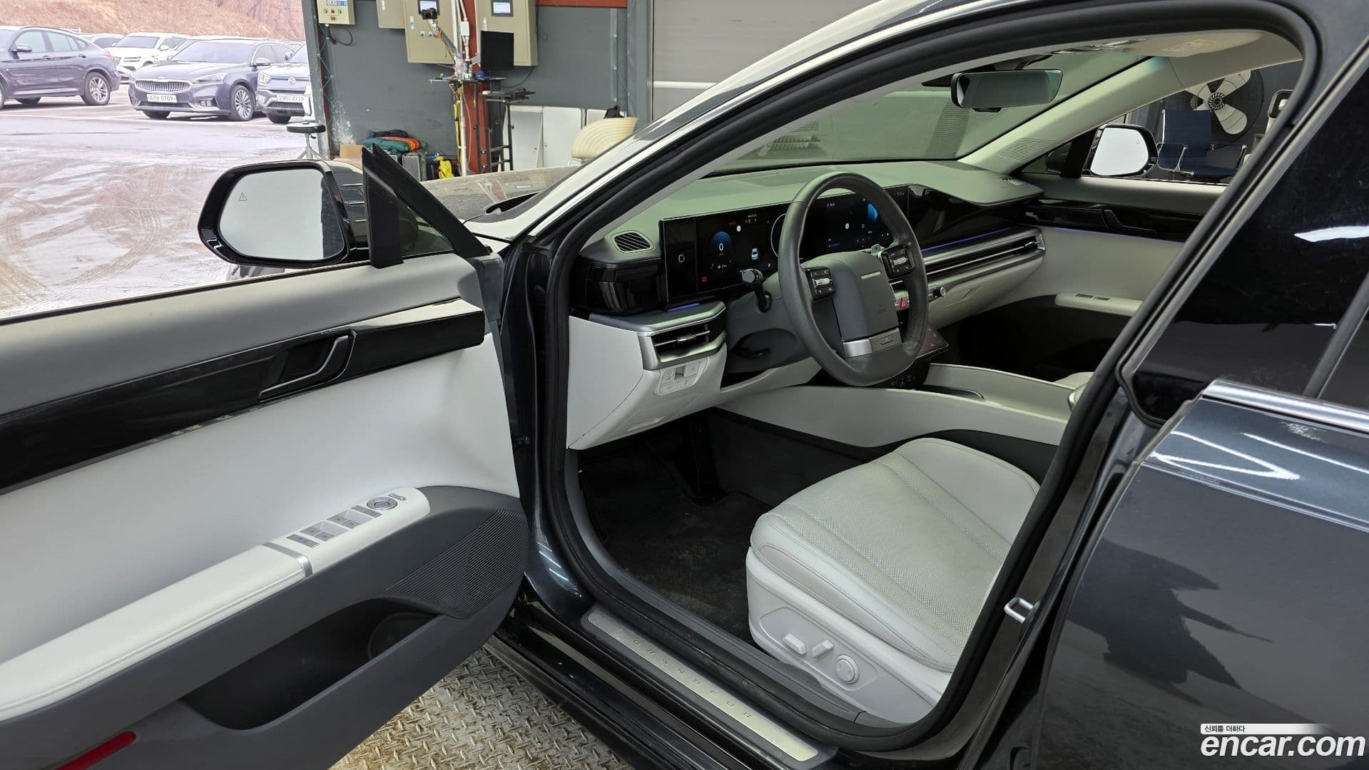 Main__Slider__Photo:Grandeur Hyundai 2022.11-9