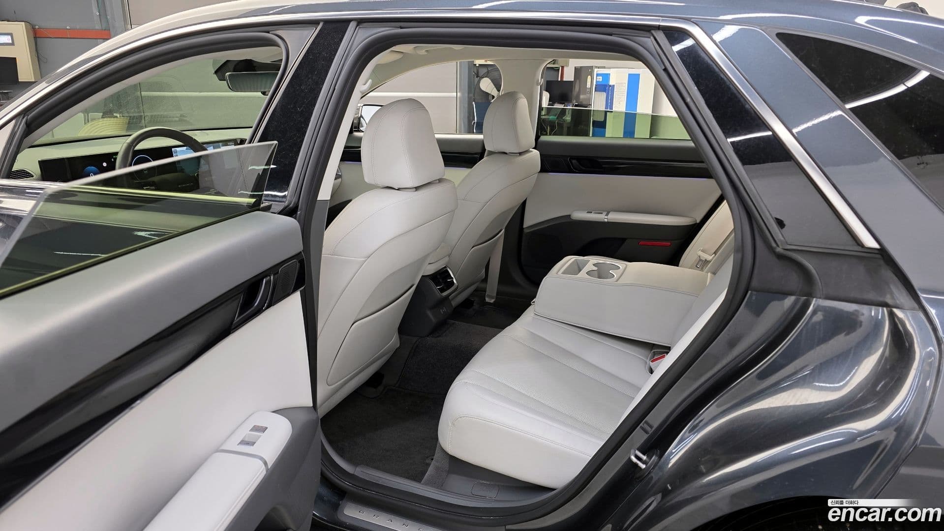 Main__Slider__Photo:Grandeur Hyundai 2022.11-10