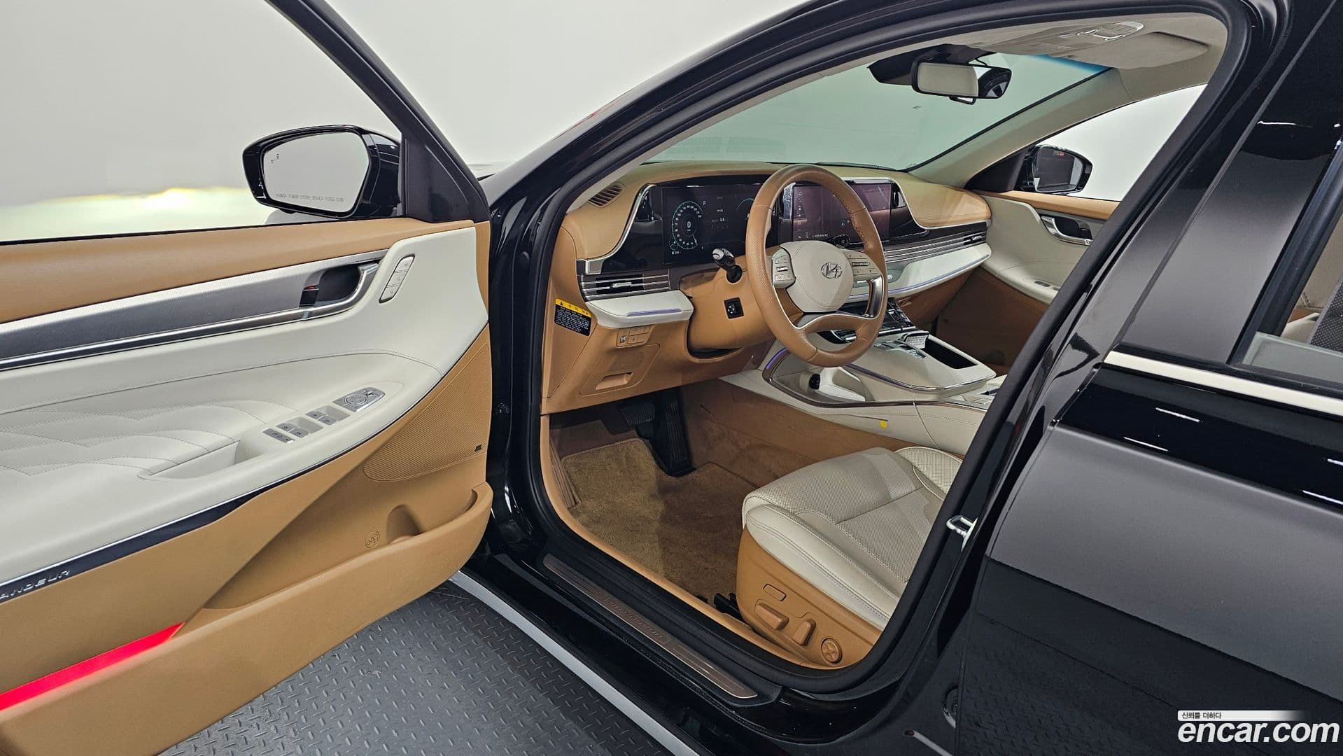 Main__Slider__Photo:Grandeur Hyundai 2020.2-9