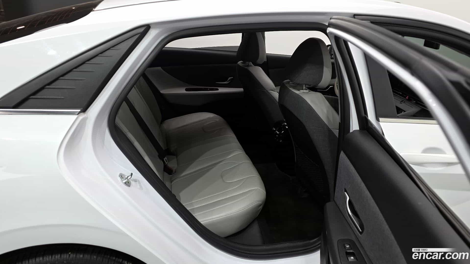 AVANTE Hyundai 2021.4-OPTION-016