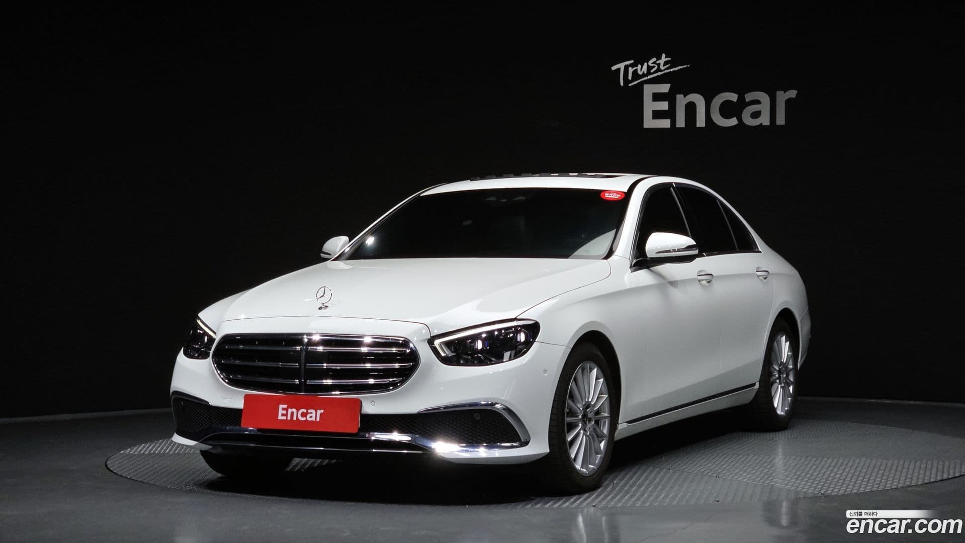 Main__Slider__Photo:E-Class Mercedes-Benz 2021.3-0