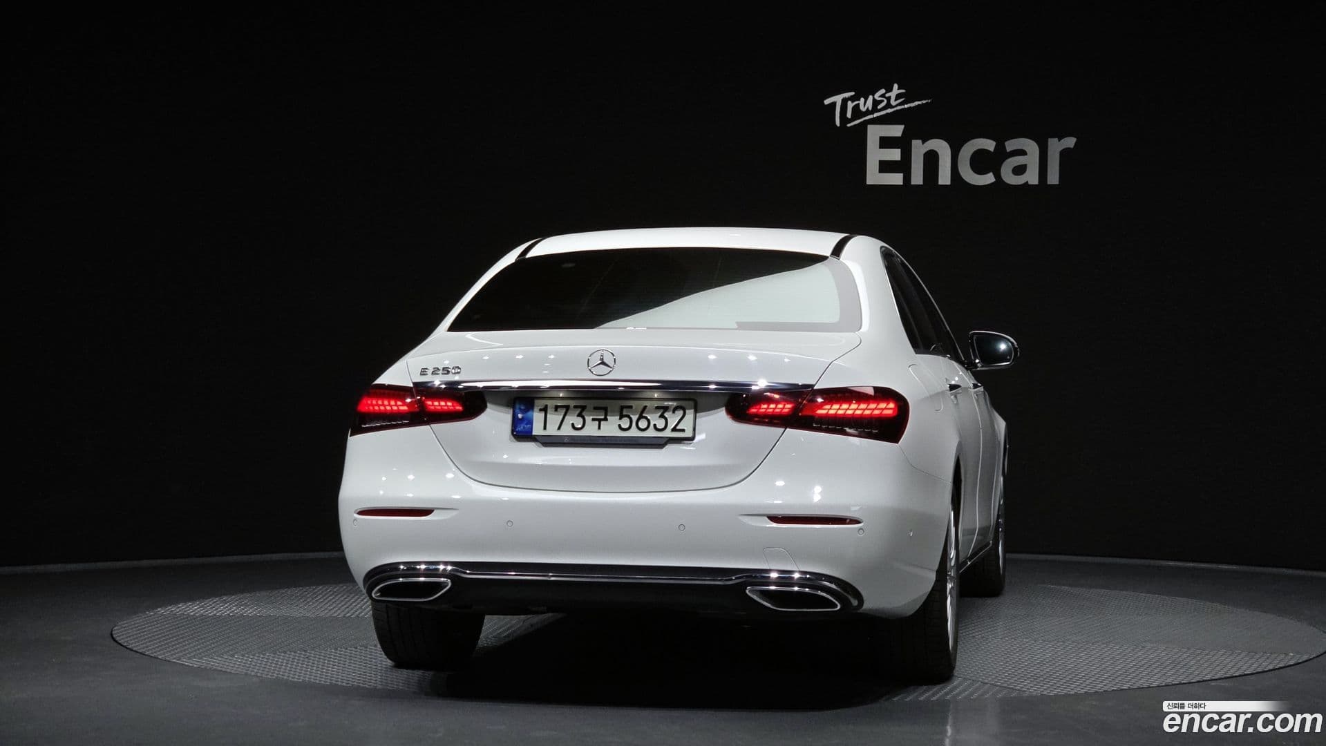 Main__Slider__Photo:E-Class Mercedes-Benz 2021.3-3