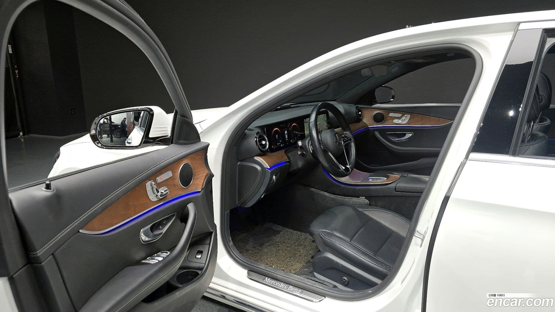 Main__Slider__Photo:E-Class Mercedes-Benz 2021.3-9