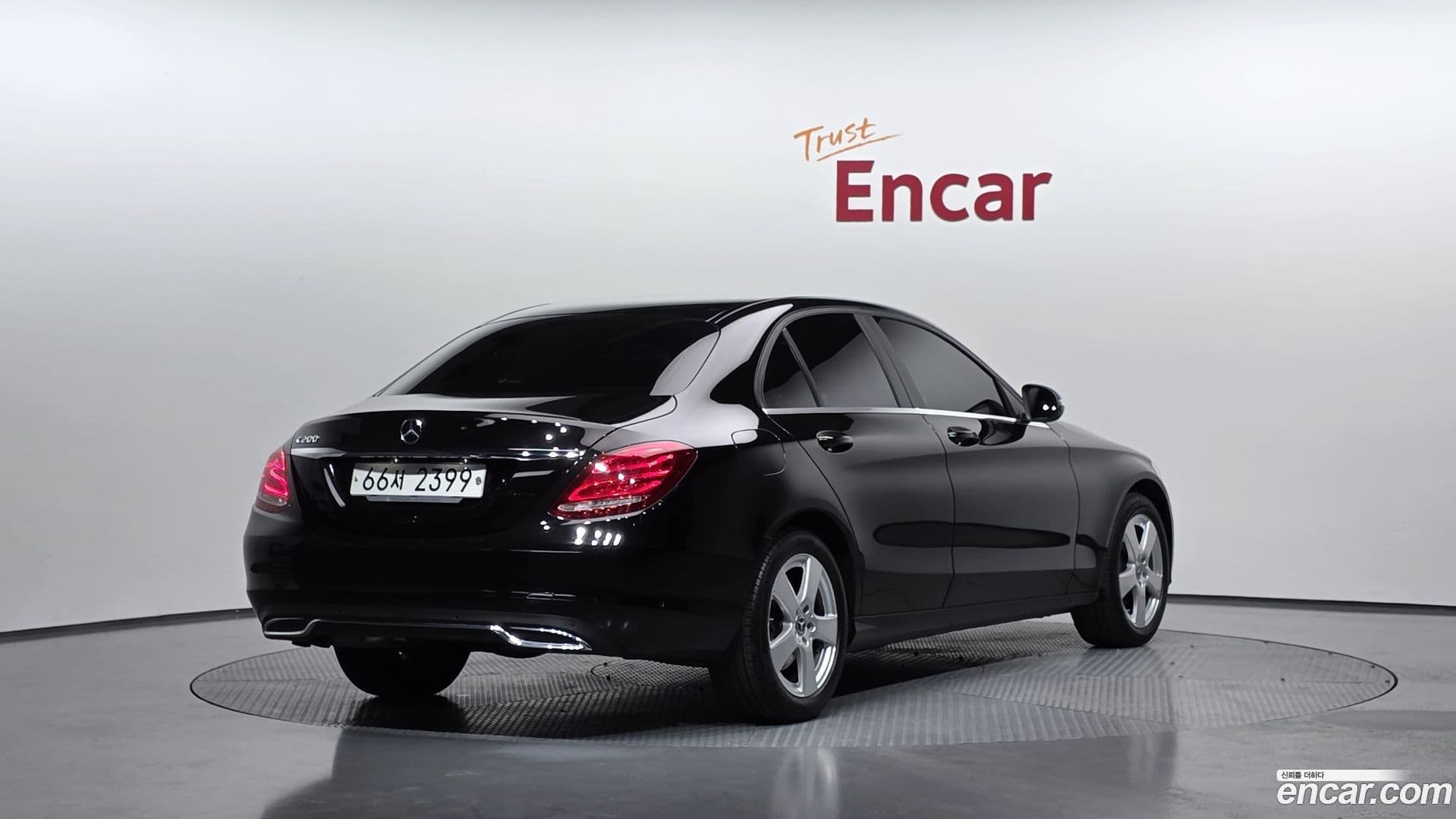 Main__Slider__Photo:C-Class Mercedes-Benz 2018.3-1