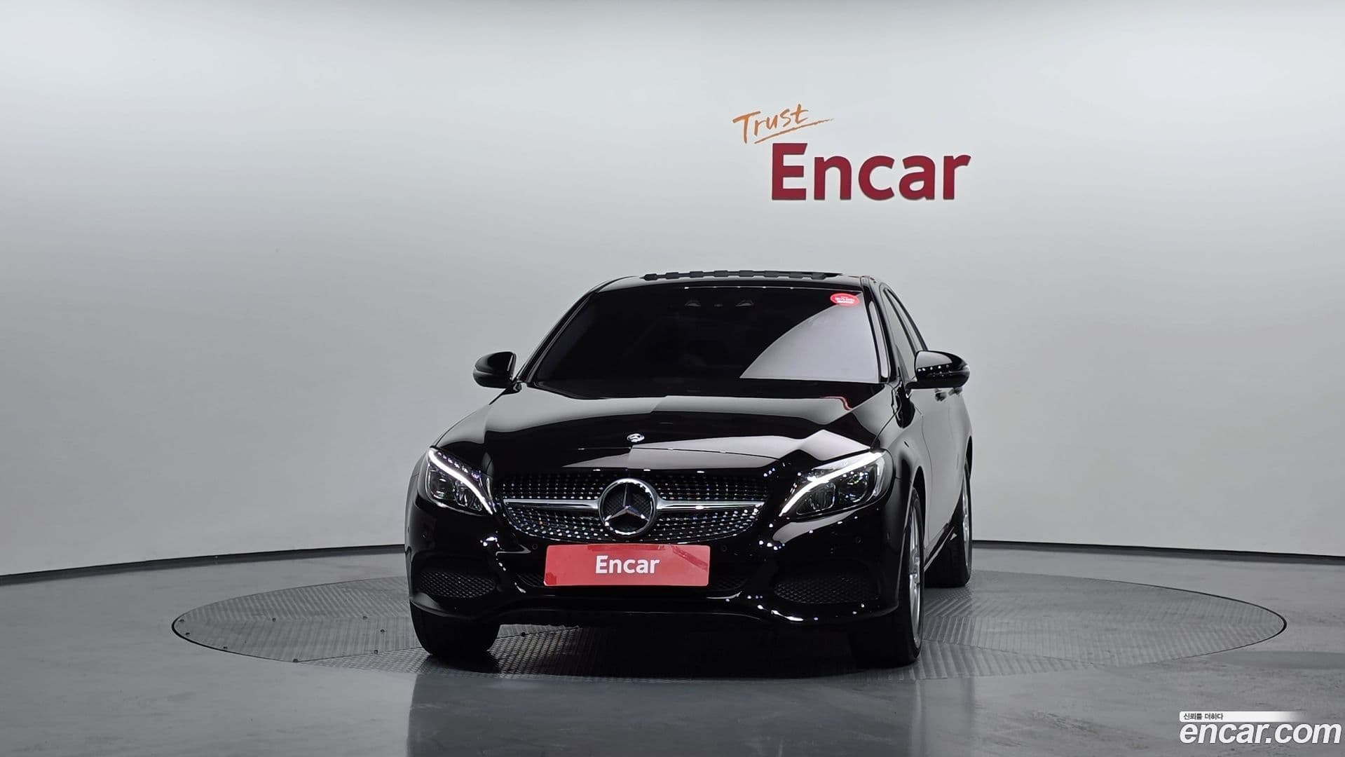 Main__Slider__Photo:C-Class Mercedes-Benz 2018.3-2