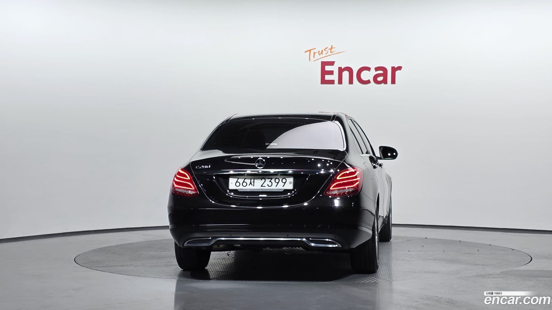 Main__Slider__Photo:C-Class Mercedes-Benz 2018.3-3