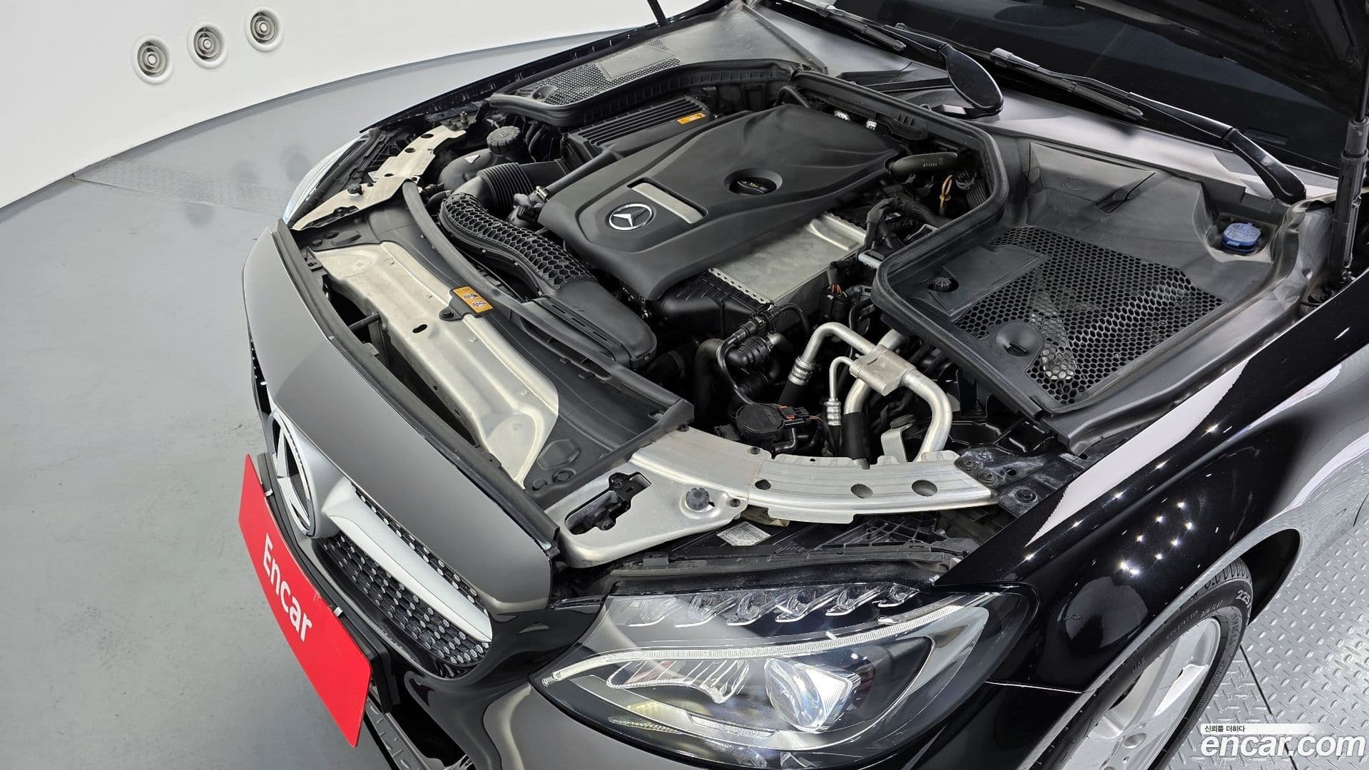 Main__Slider__Photo:C-Class Mercedes-Benz 2018.3-5