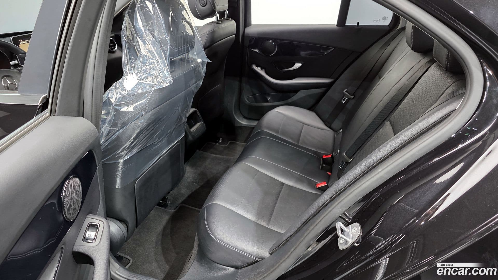 Main__Slider__Photo:C-Class Mercedes-Benz 2018.3-11