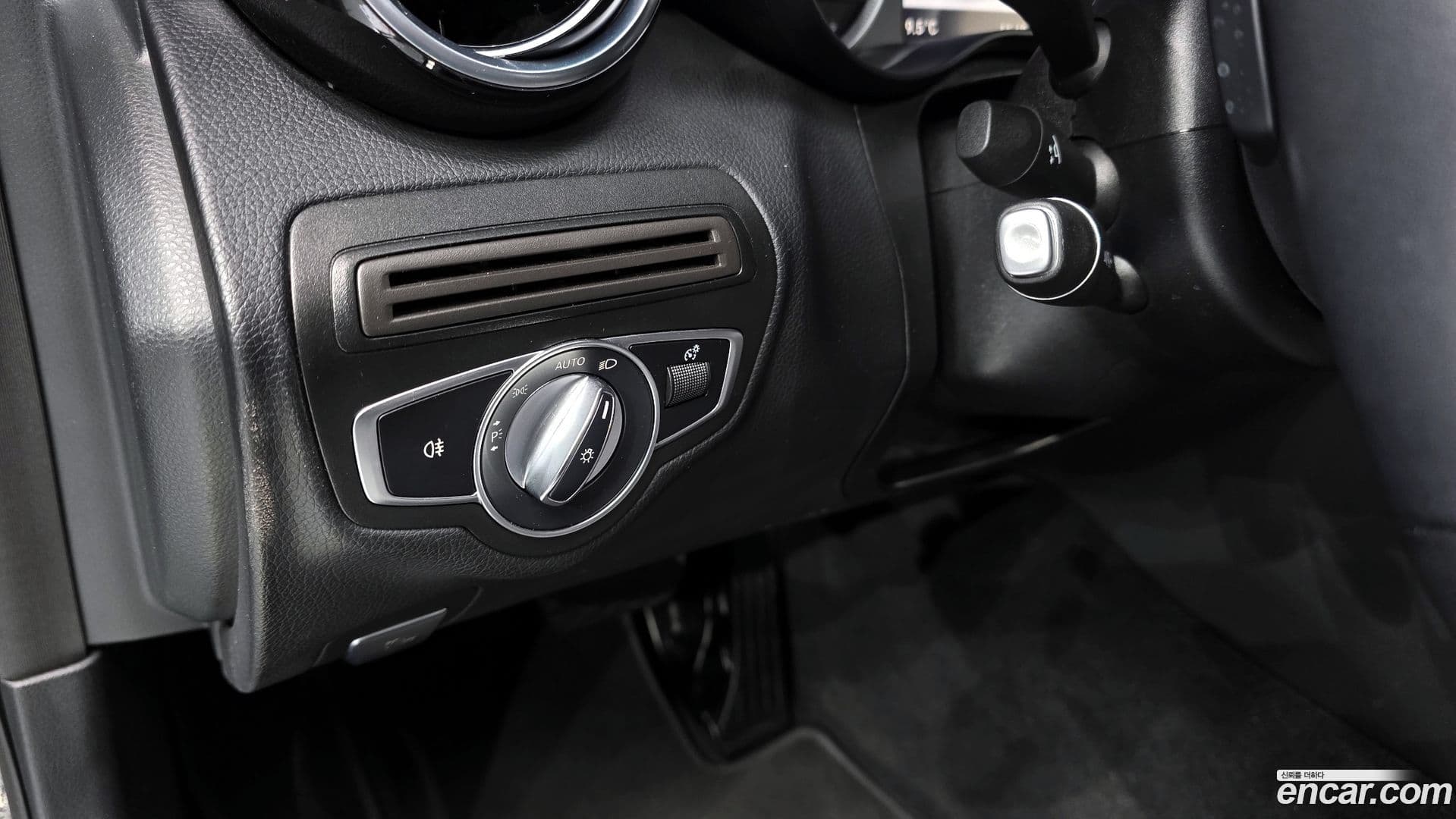 Main__Slider__Photo:C-Class Mercedes-Benz 2018.3-15