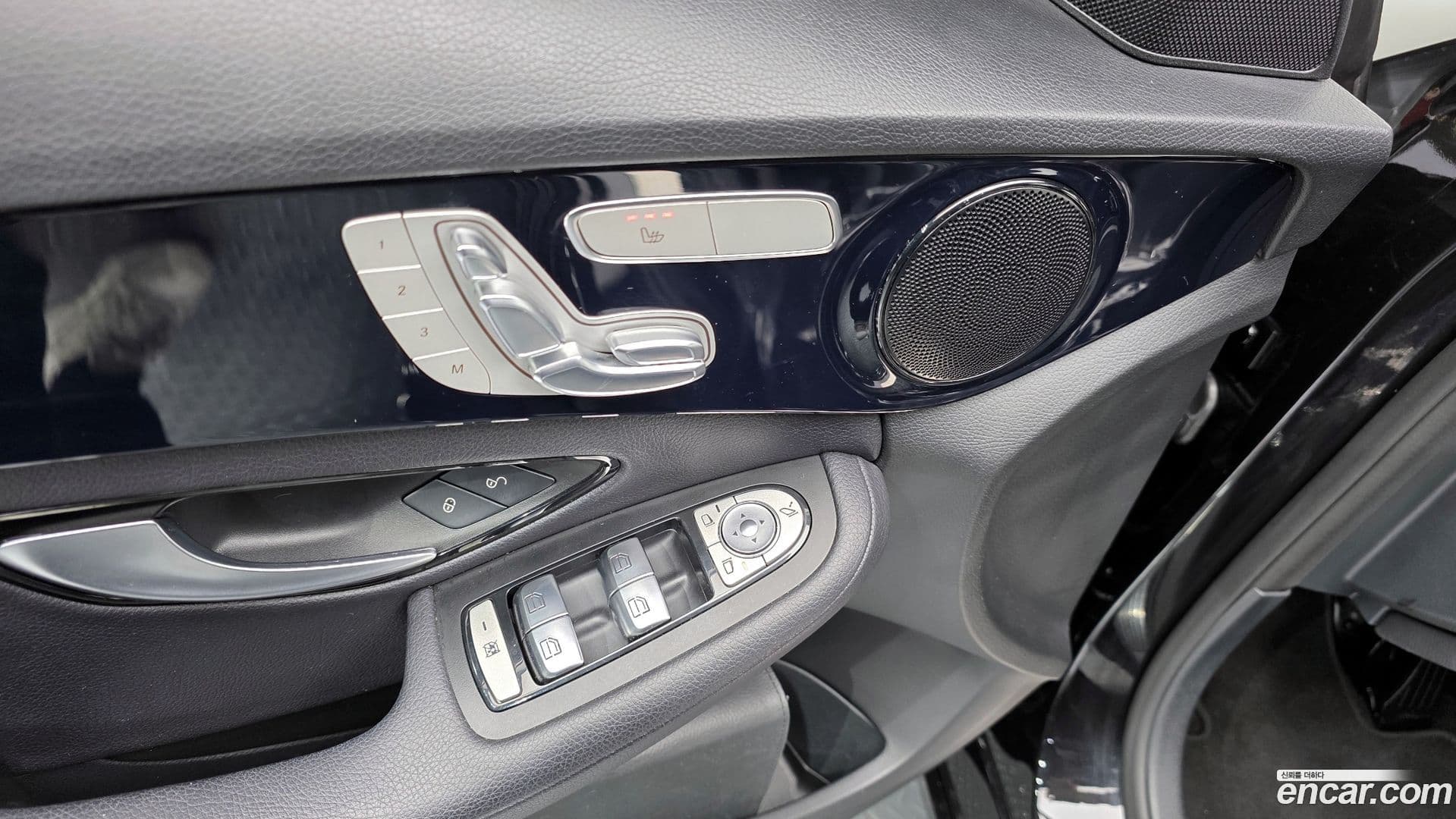 Main__Slider__Photo:C-Class Mercedes-Benz 2018.3-17