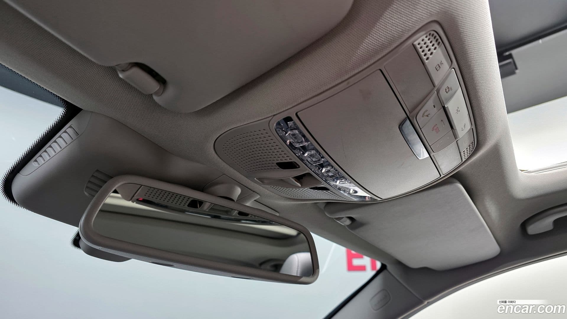 Main__Slider__Photo:C-Class Mercedes-Benz 2018.3-18