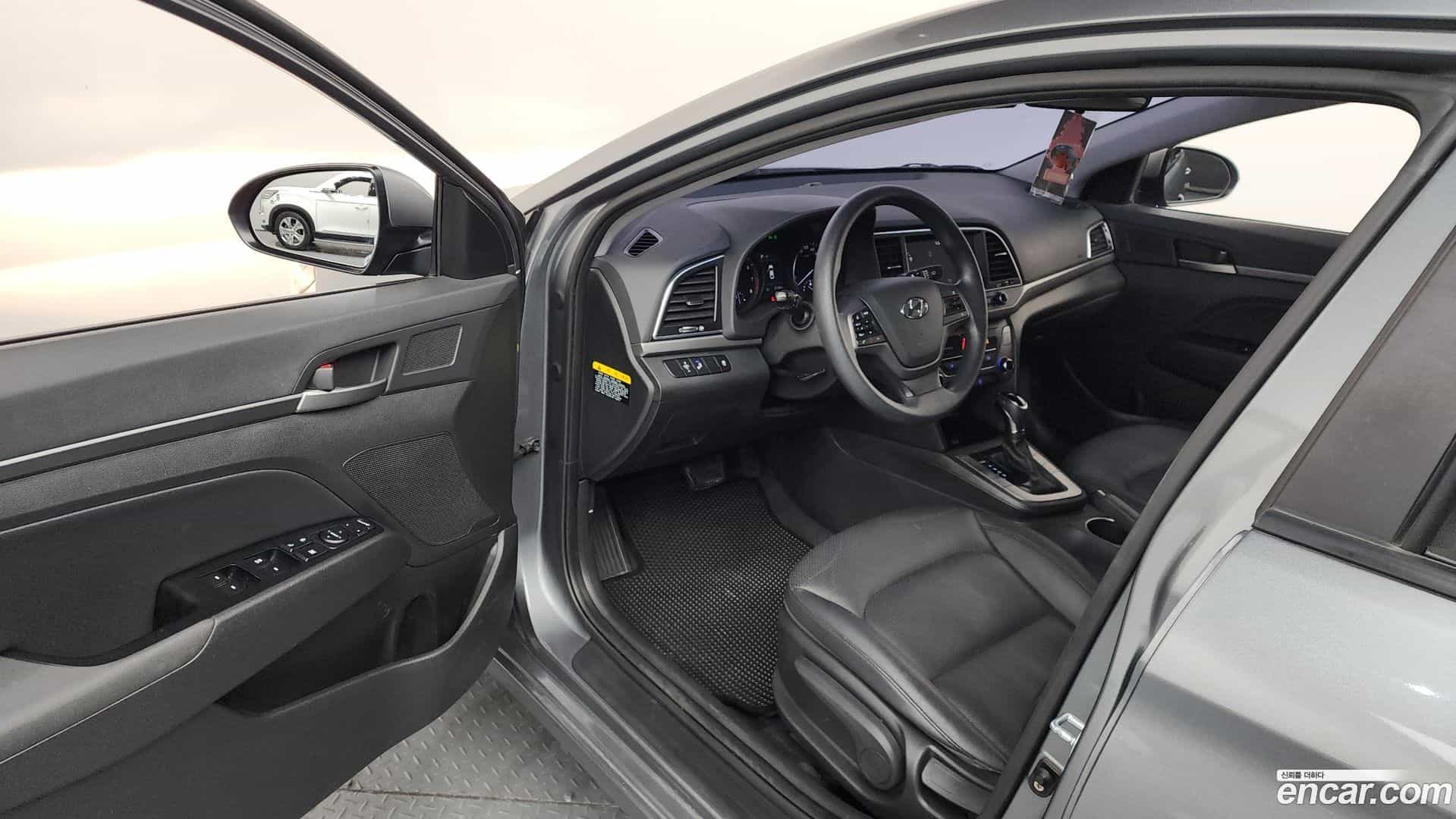 AVANTE Hyundai 2017.5-INNER-010