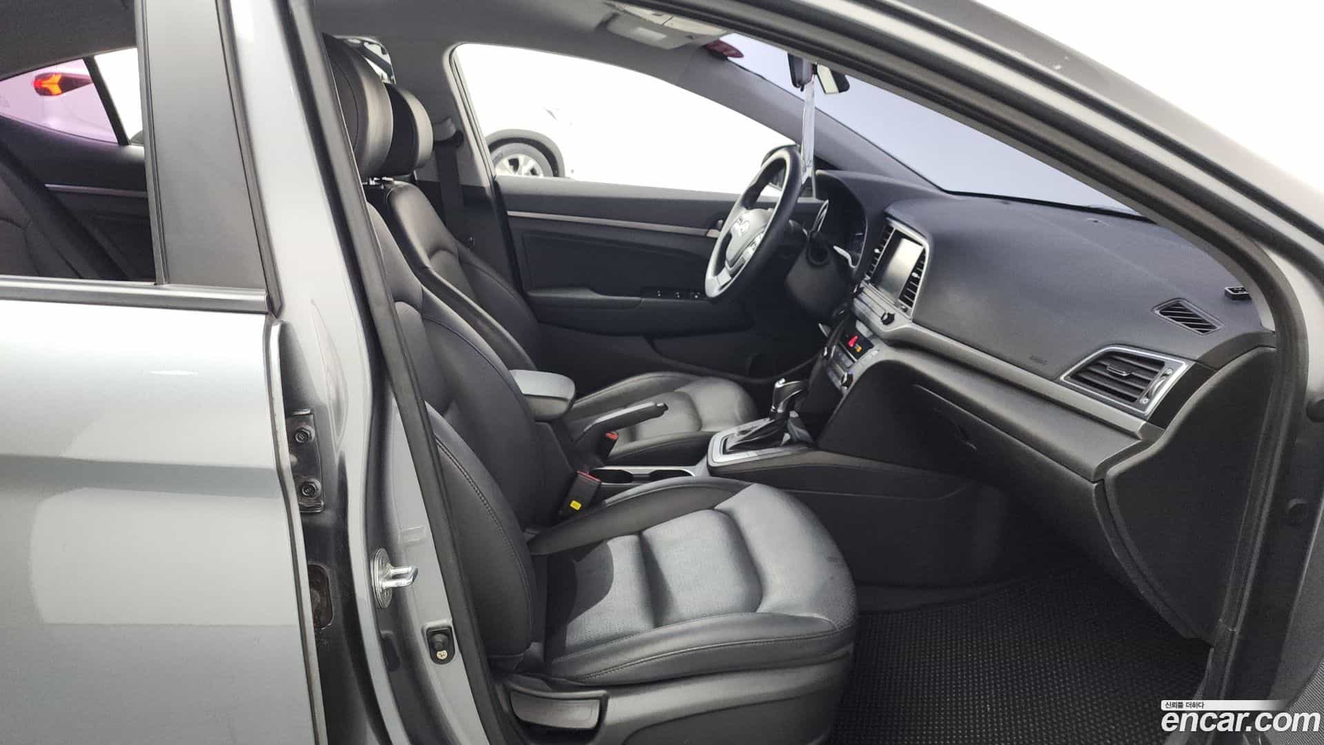 AVANTE Hyundai 2017.5-OPTION-015