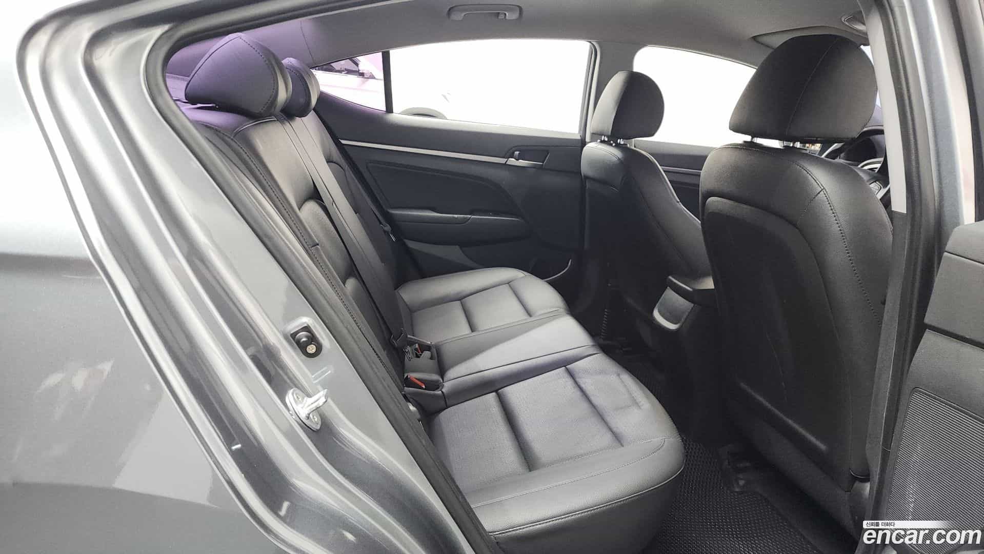 AVANTE Hyundai 2017.5-OPTION-016