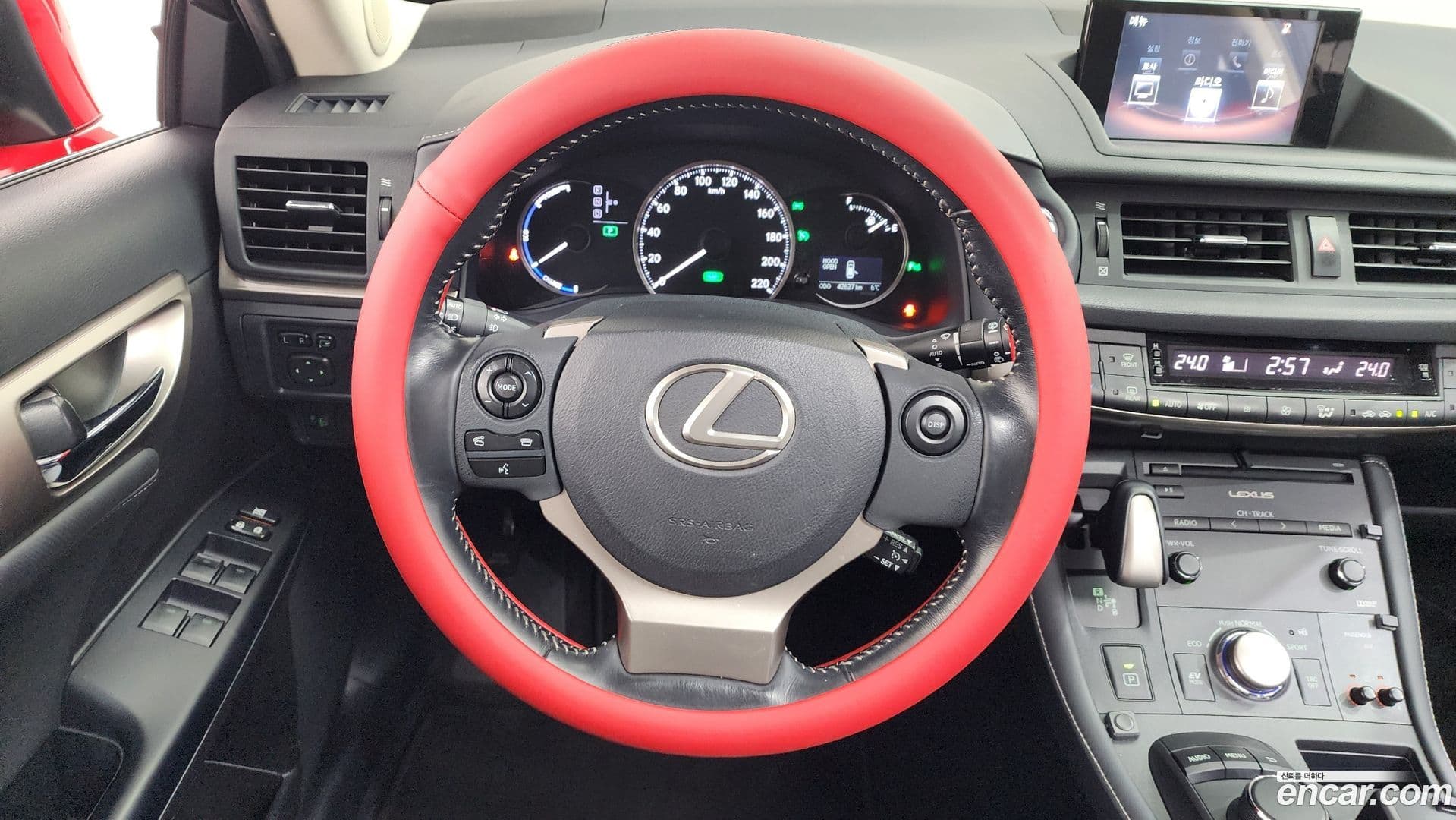 Main__Slider__Photo:CT200h Lexus 2017.5-12