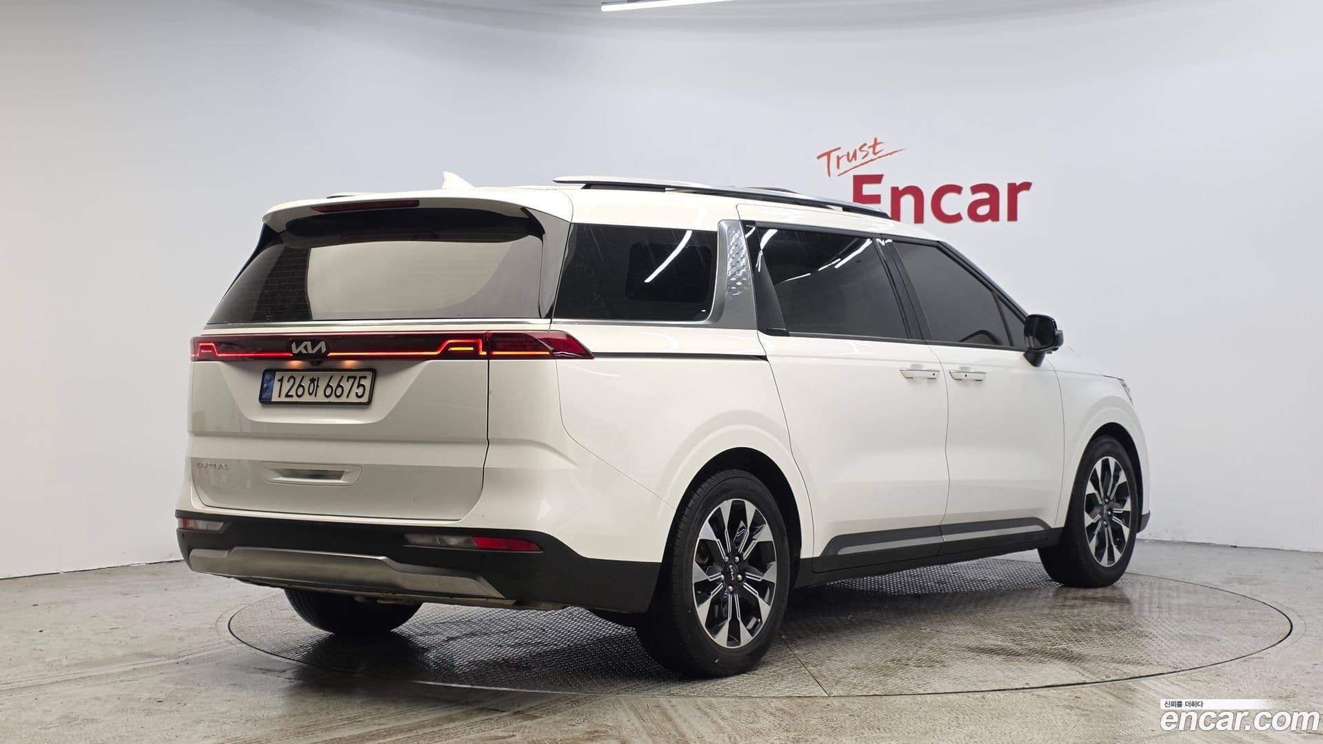 Main__Slider__Photo:Canival Kia 2022.1-1