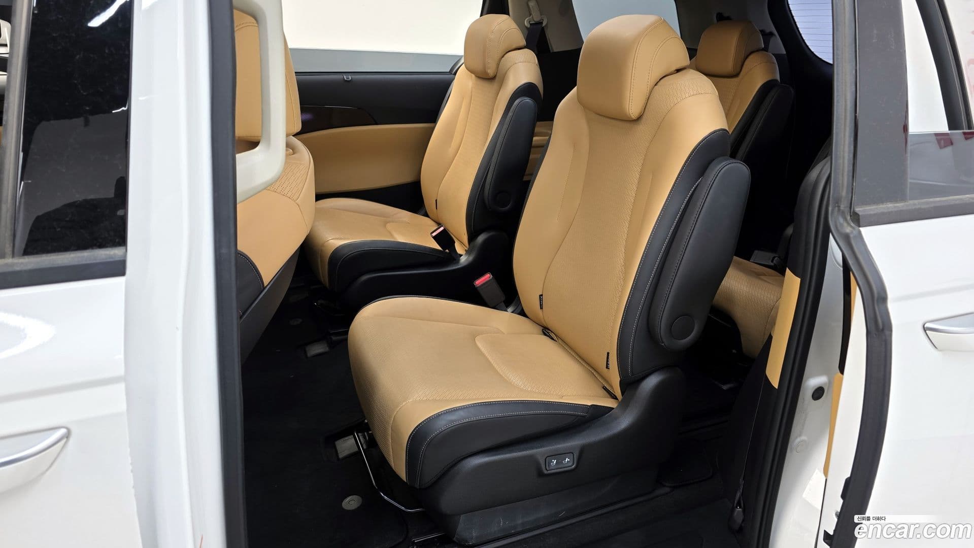 Main__Slider__Photo:Canival Kia 2022.0-10