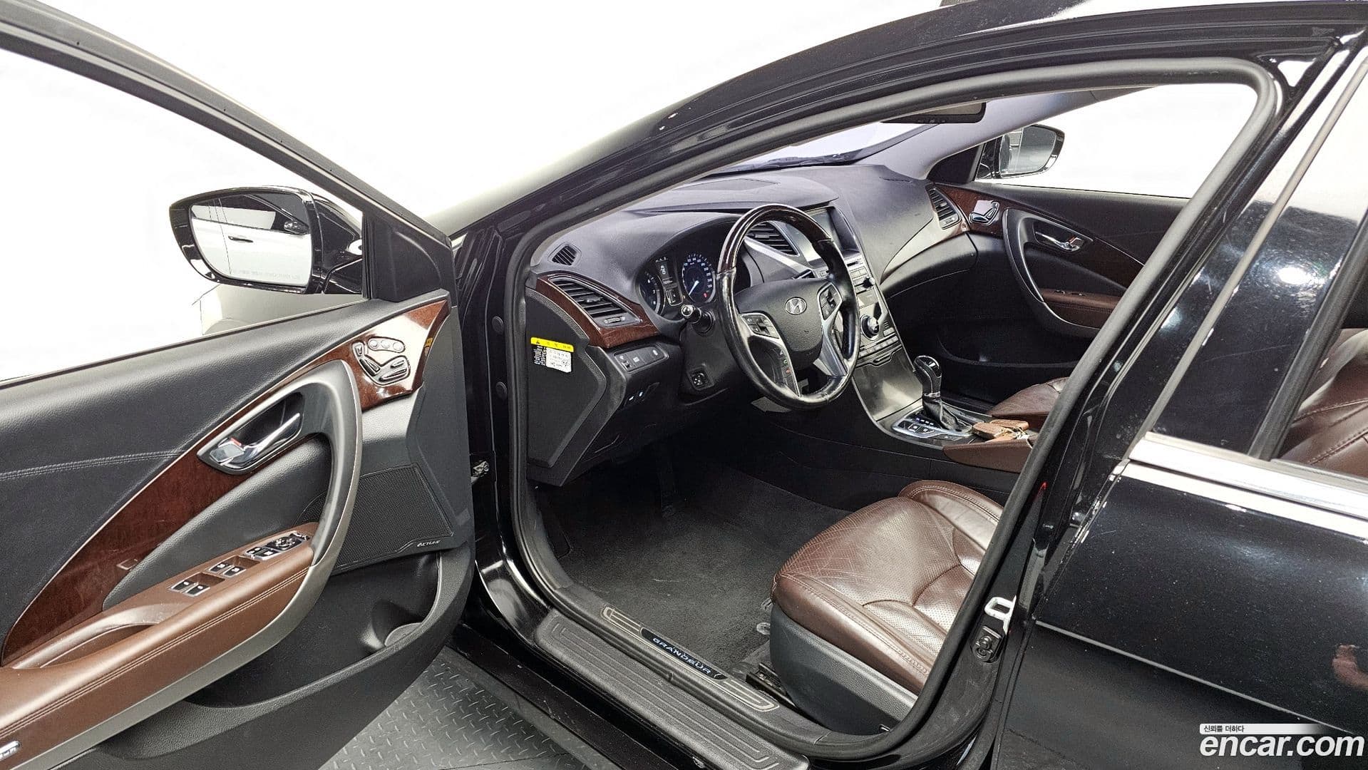 Main__Slider__Photo:Grandeur Hyundai 2016.0-10