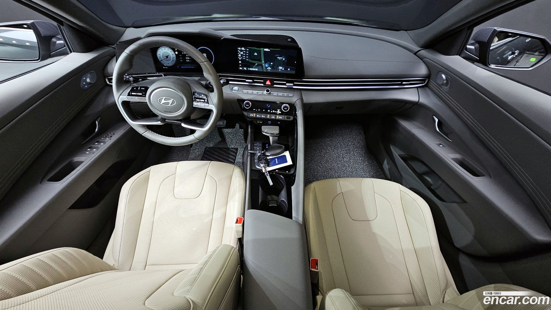 Main__Slider__Photo:AVANTE Hyundai 2025.10-6