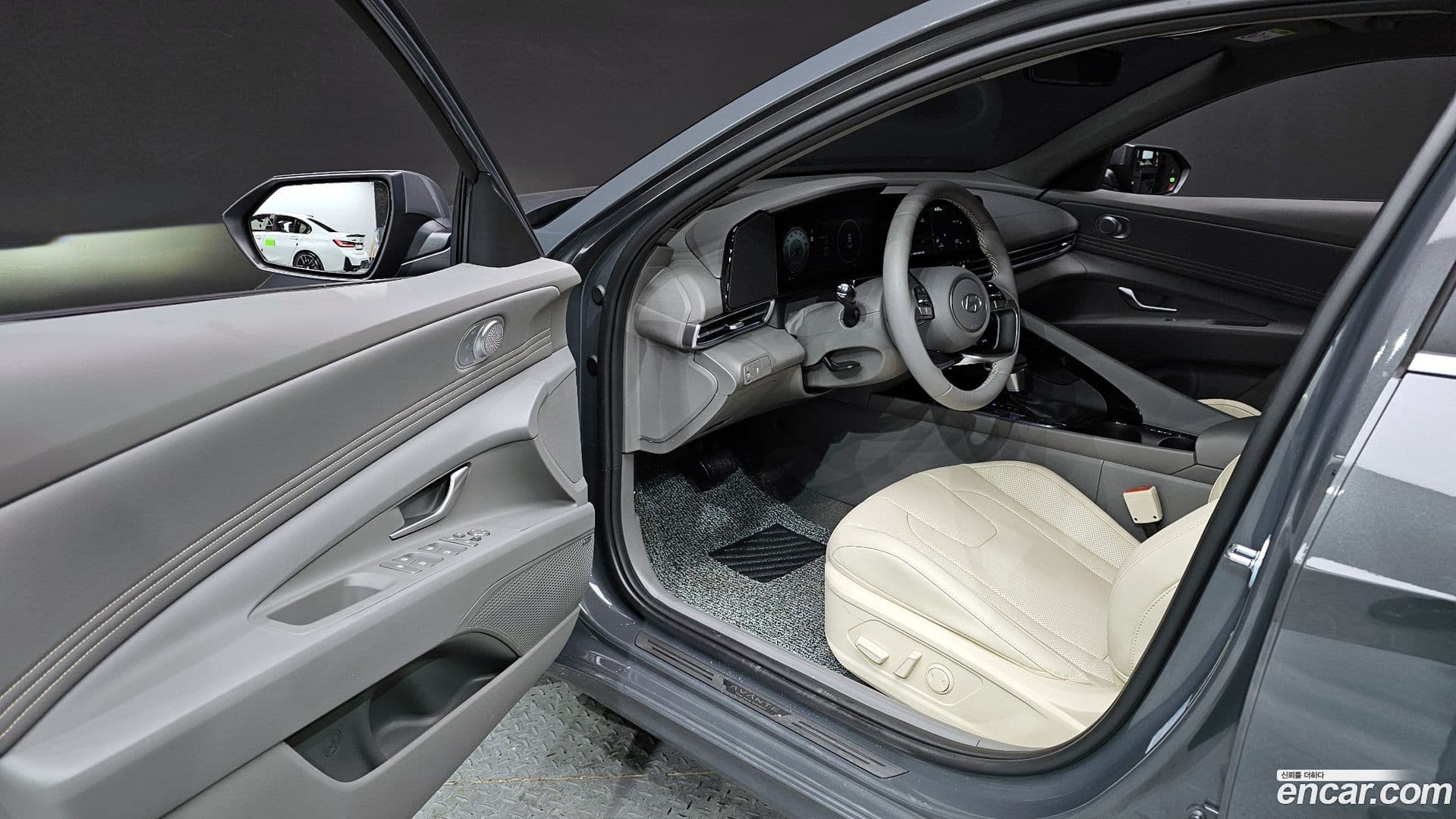 Main__Slider__Photo:AVANTE Hyundai 2025.10-9