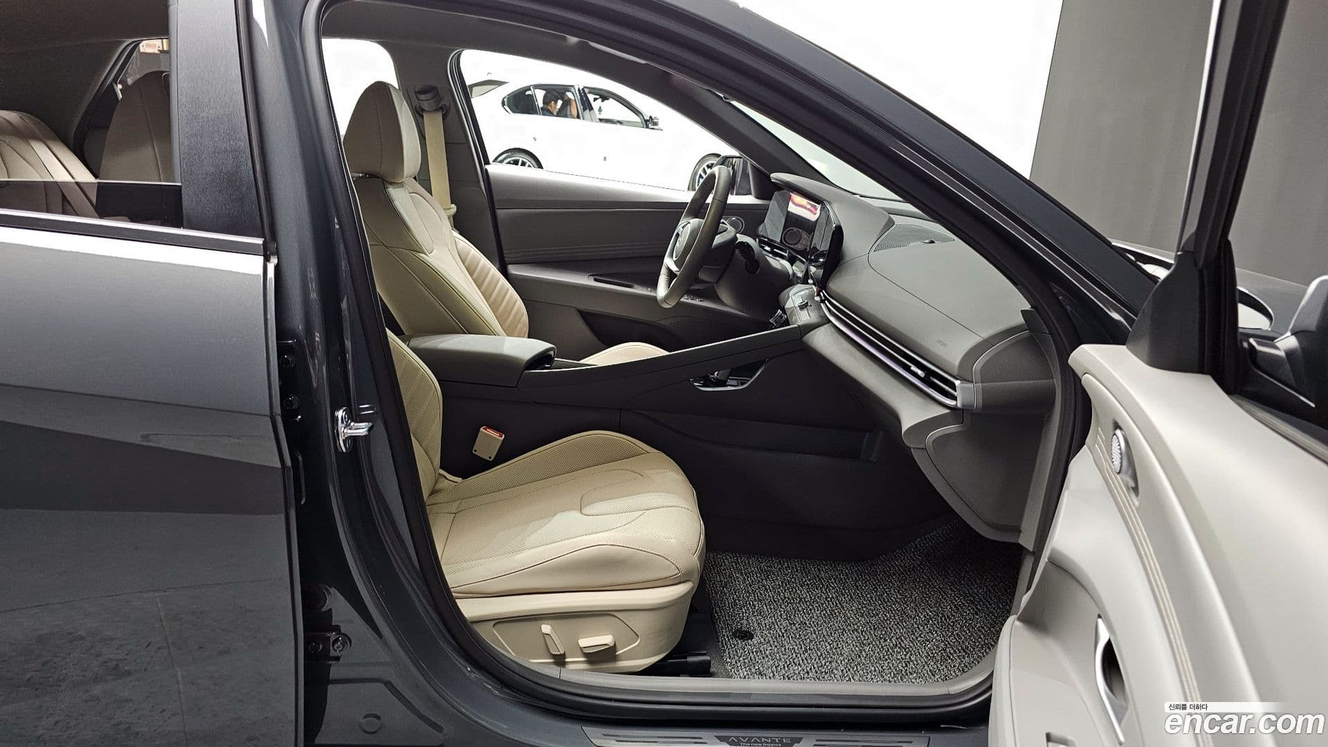 Main__Slider__Photo:AVANTE Hyundai 2025.10-10