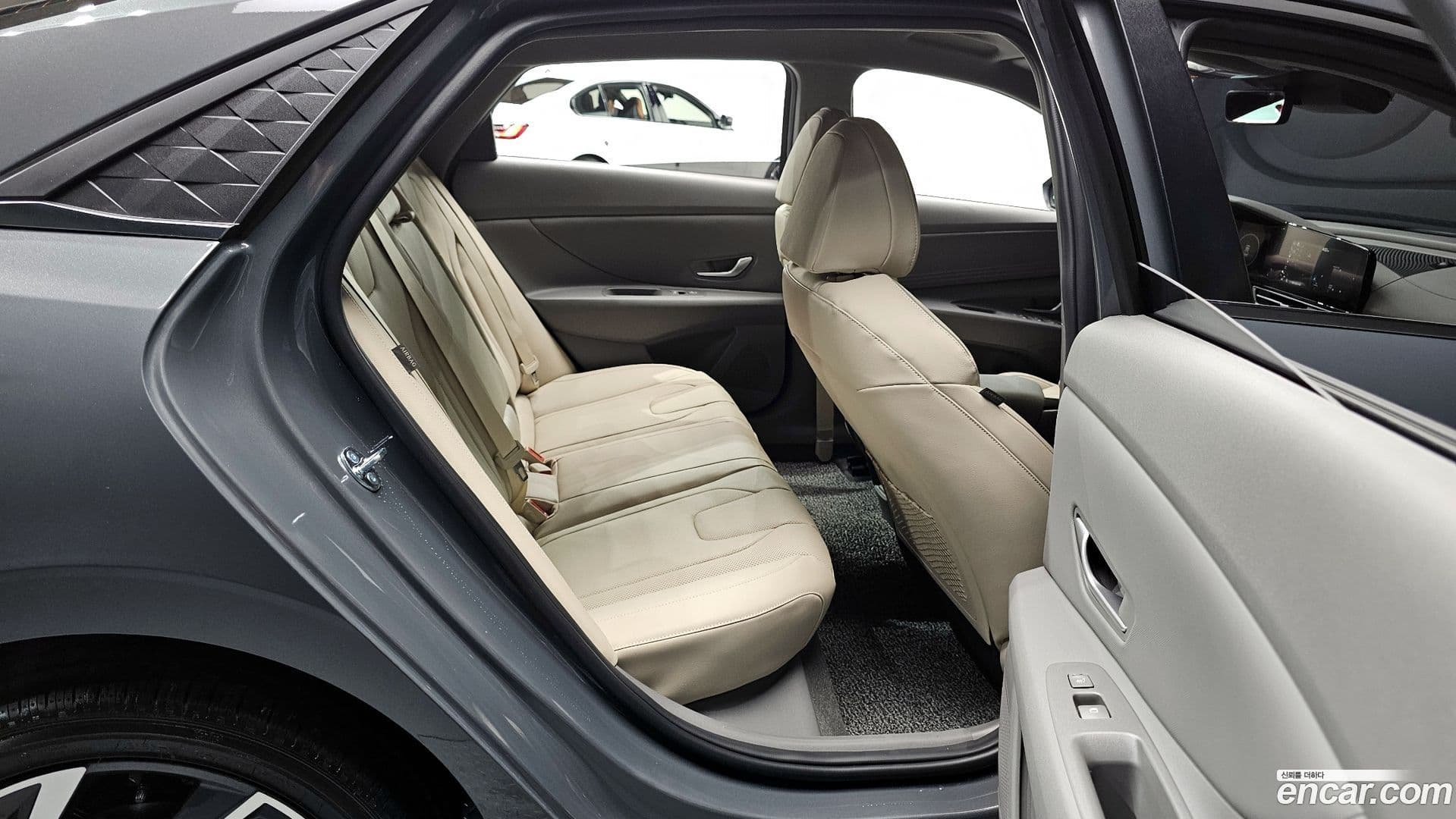 Main__Slider__Photo:AVANTE Hyundai 2025.10-11