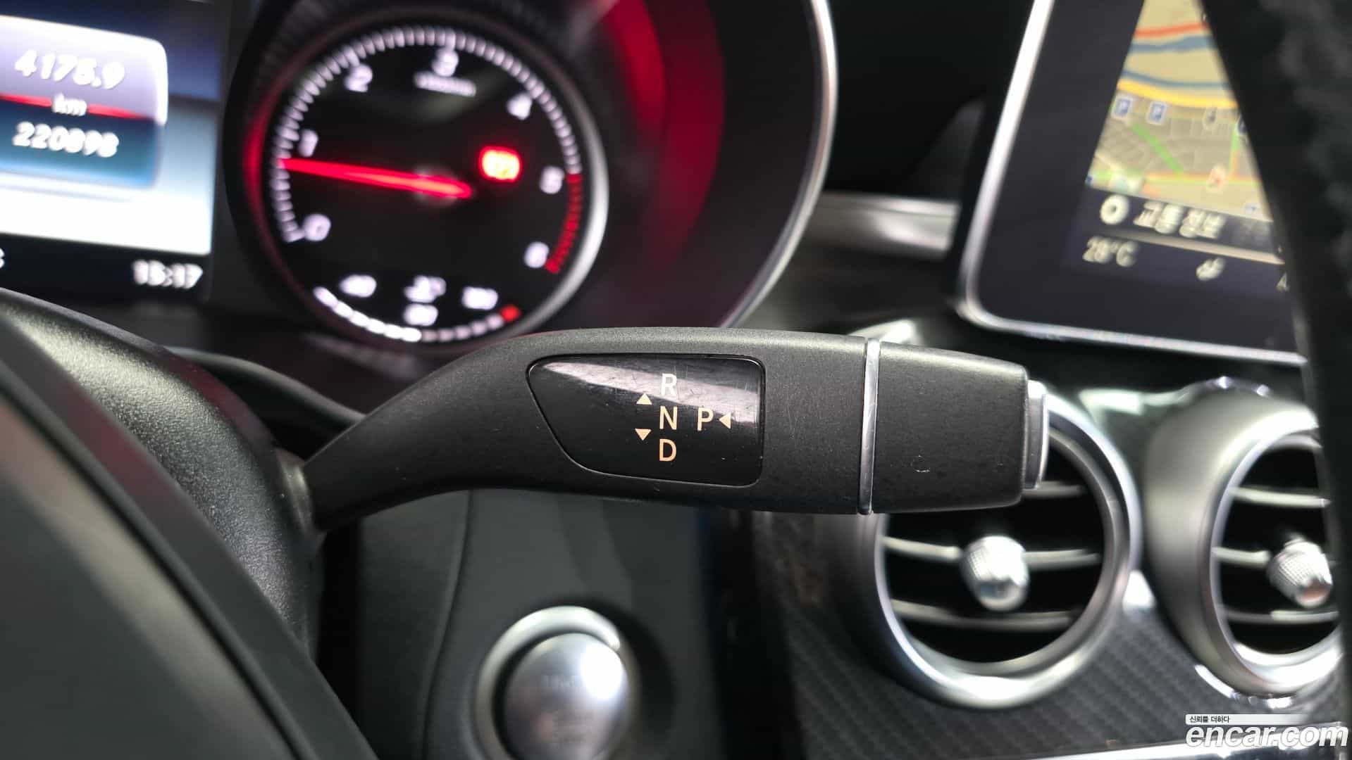 GLC-Class Mercedes-Benz 2017.7-INNER-009