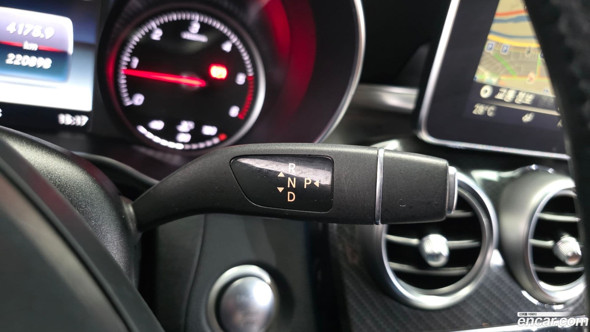 Main__Slider__Photo:GLC-Class Mercedes-Benz 2017.7-8