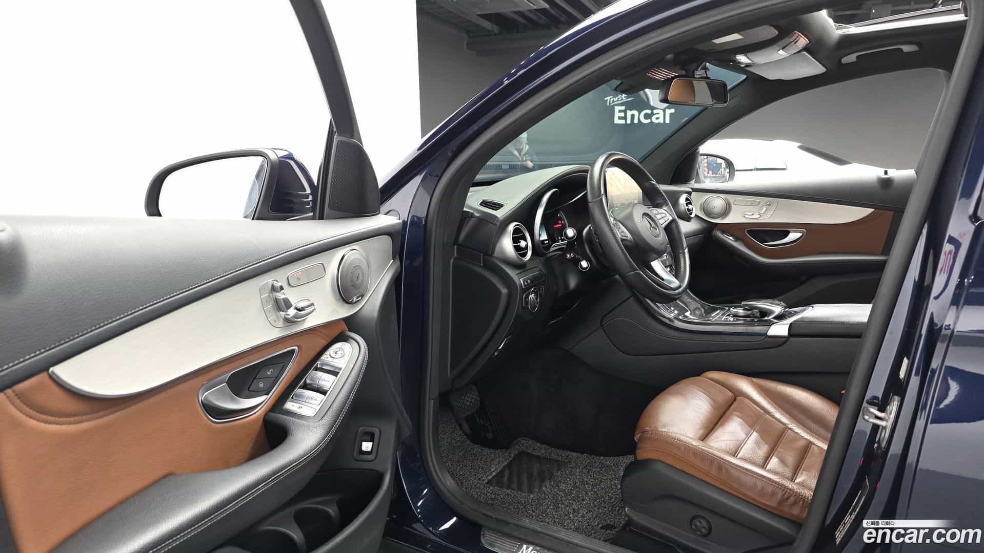 GLC-Class Mercedes-Benz 2017.7-OPTION-015