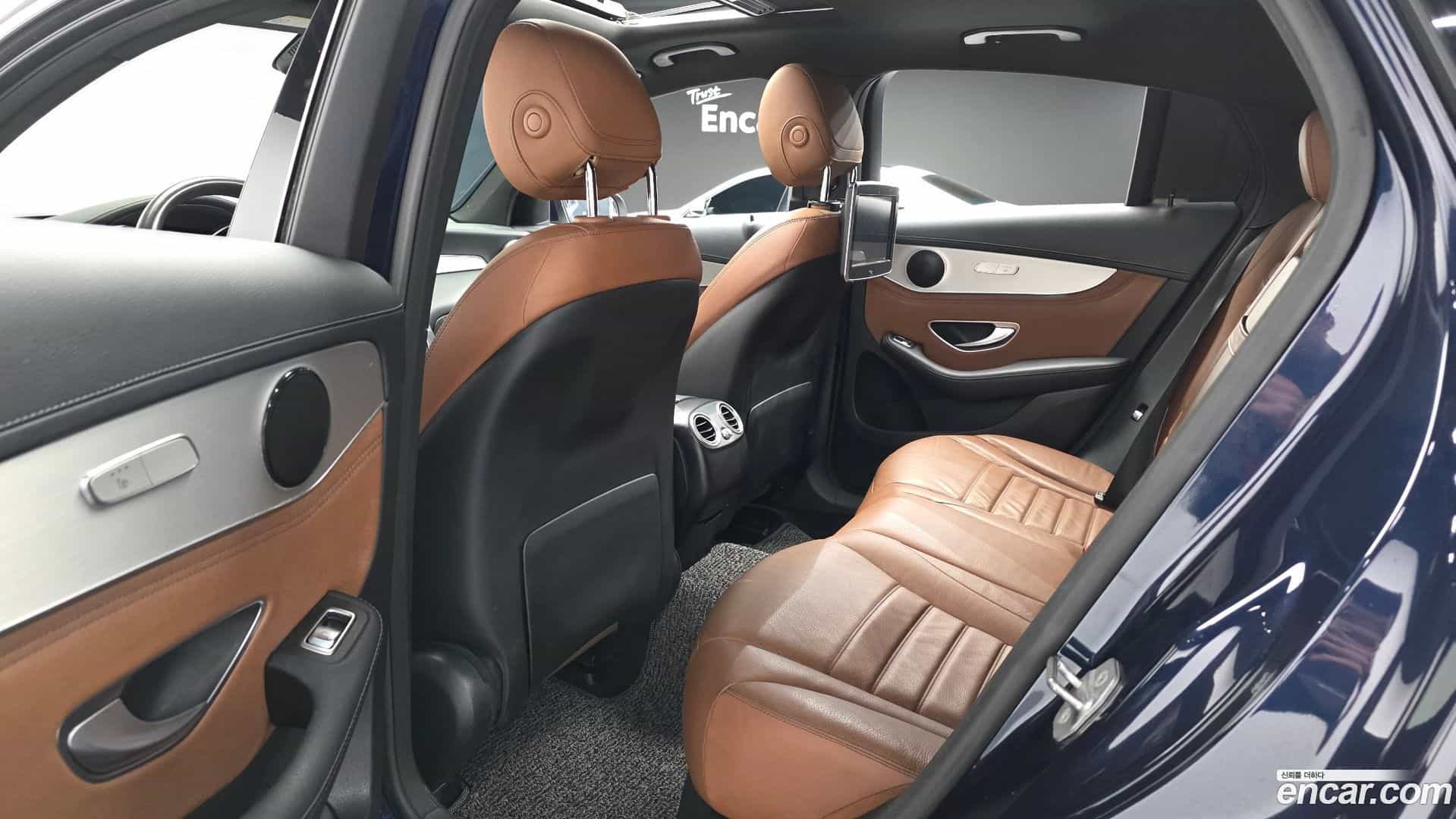 GLC-Class Mercedes-Benz 2017.7-OPTION-016