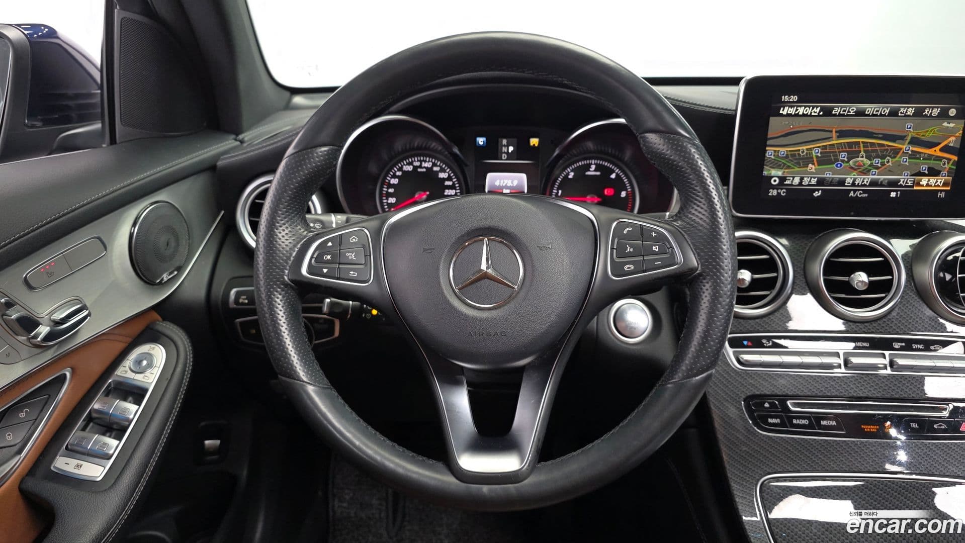 Main__Slider__Photo:GLC-Class Mercedes-Benz 2017.7-12