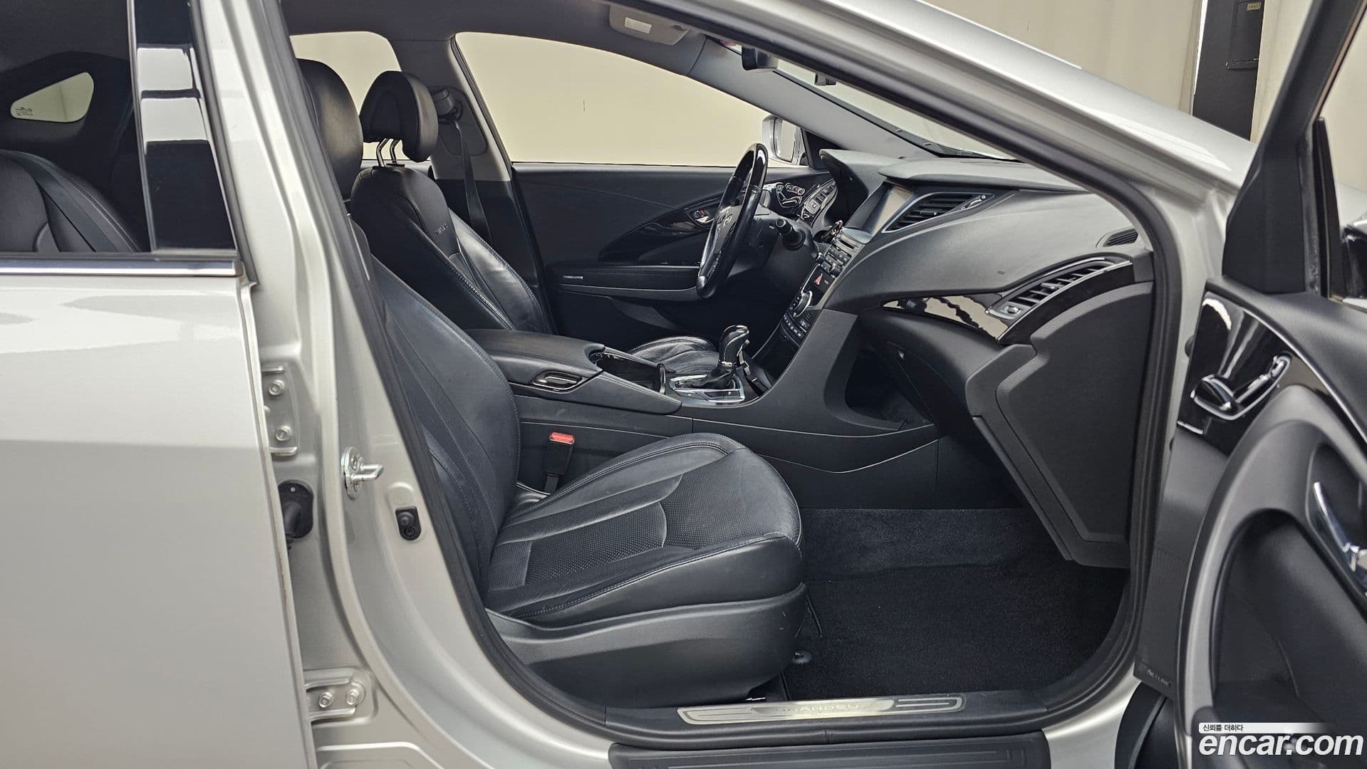 Main__Slider__Photo:Grandeur Hyundai 2014.8-10