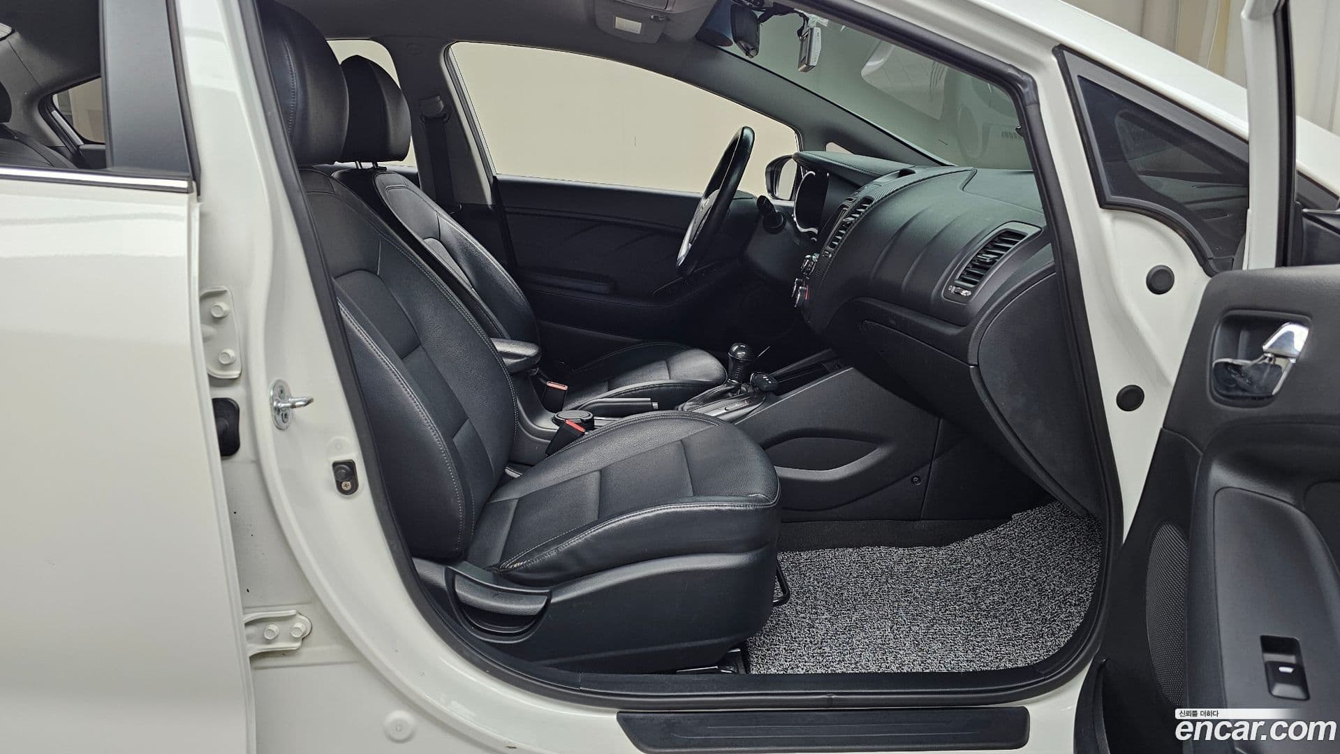 Main__Slider__Photo:K3 Kia 2015.7-10