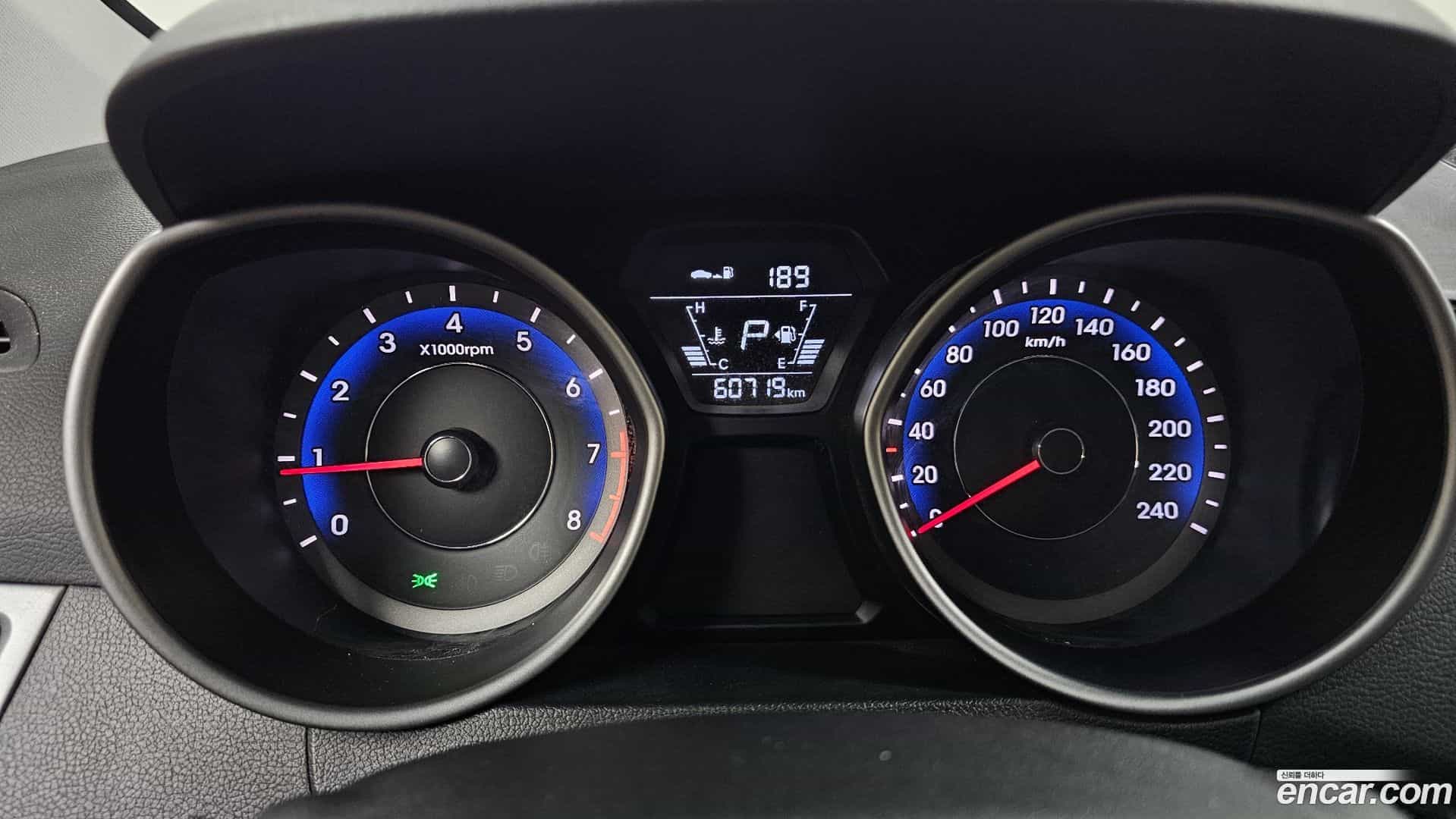 AVANTE Hyundai 2014.4-INNER-008