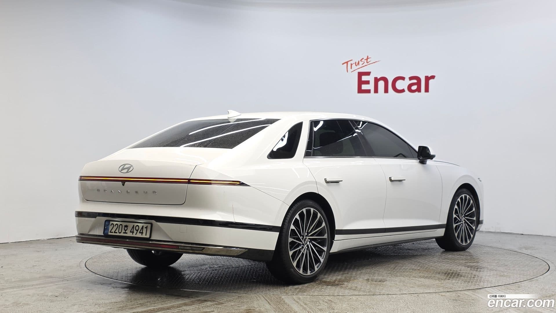 Main__Slider__Photo:Grandeur Hyundai 2023.1-1