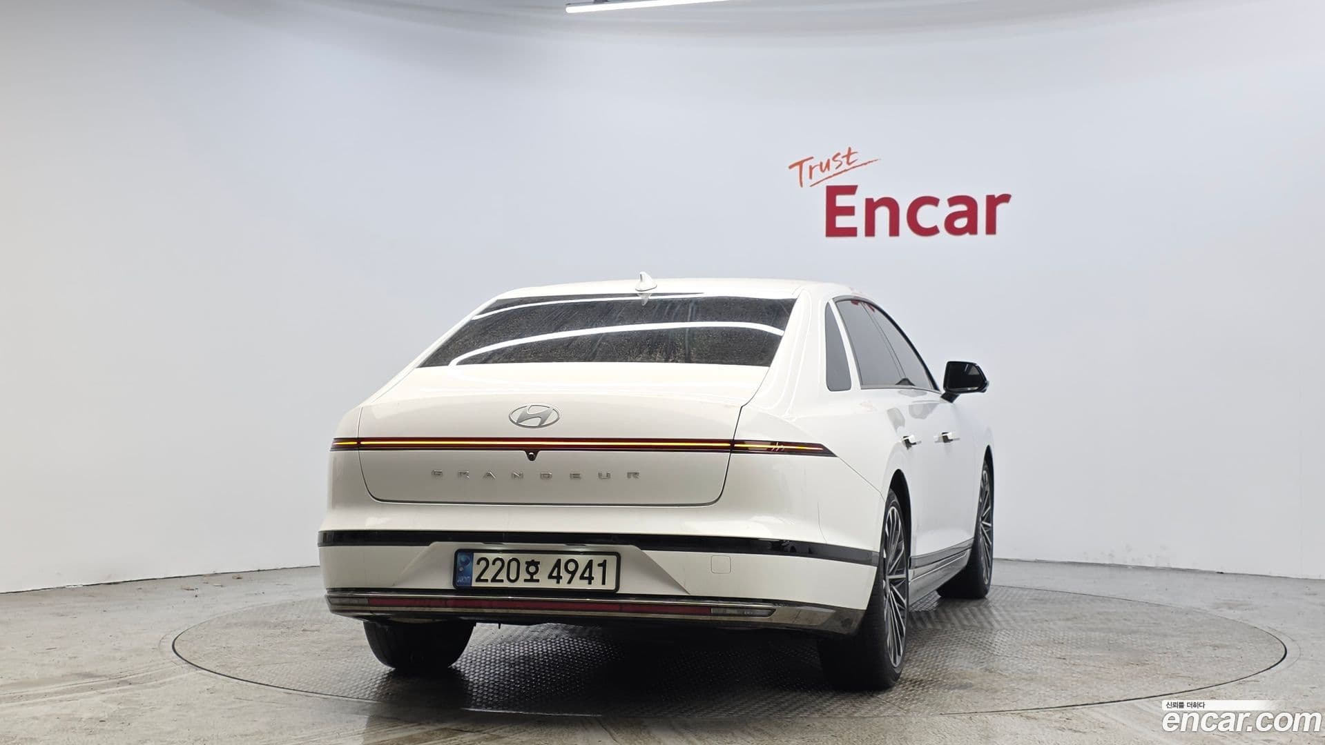 Main__Slider__Photo:Grandeur Hyundai 2023.1-3