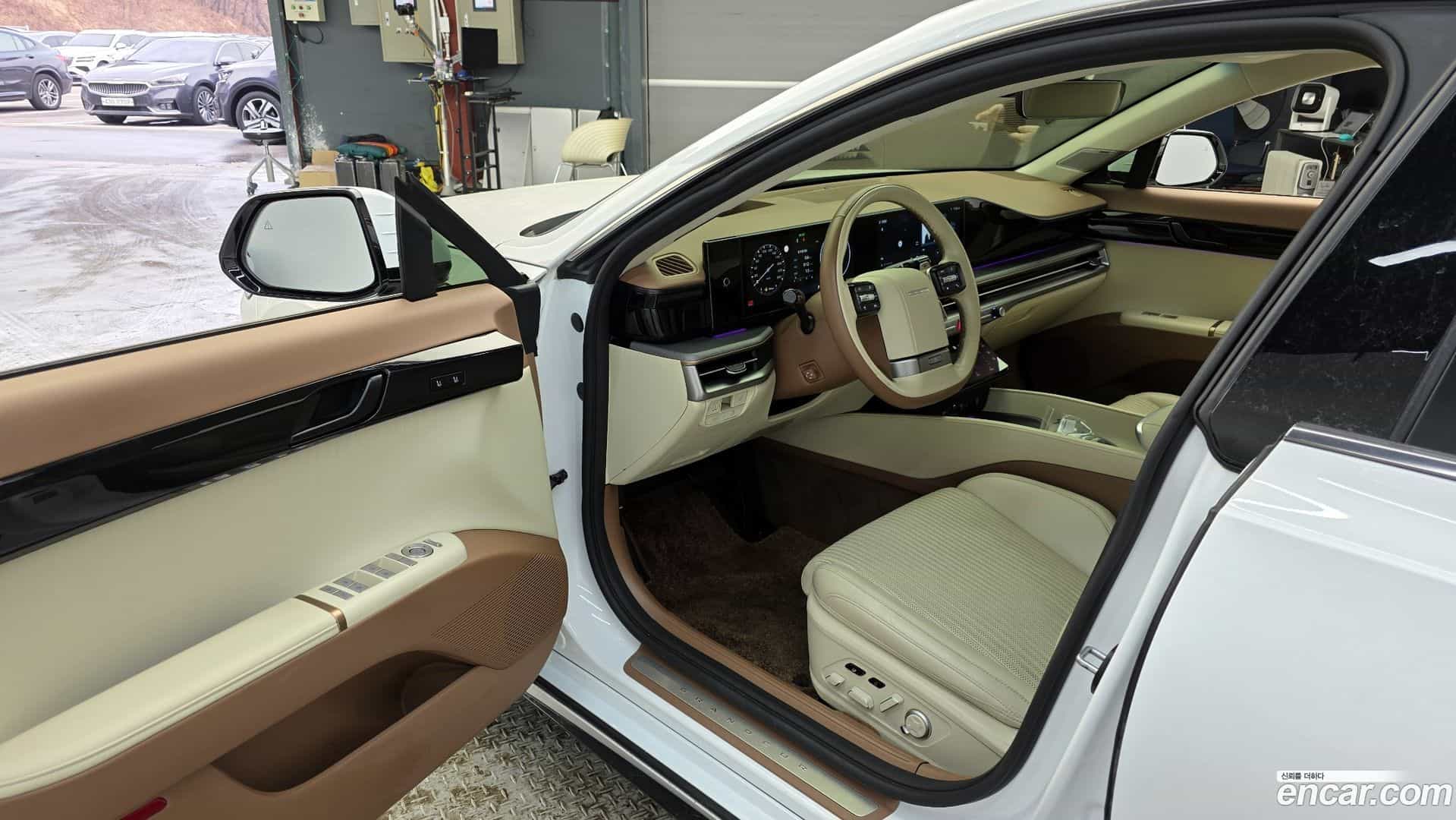 Grandeur Hyundai 2023.1-INNER-010