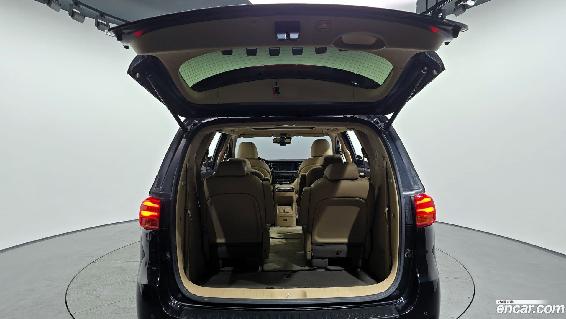 Main__Slider__Photo:Canival Kia 2019.7-19