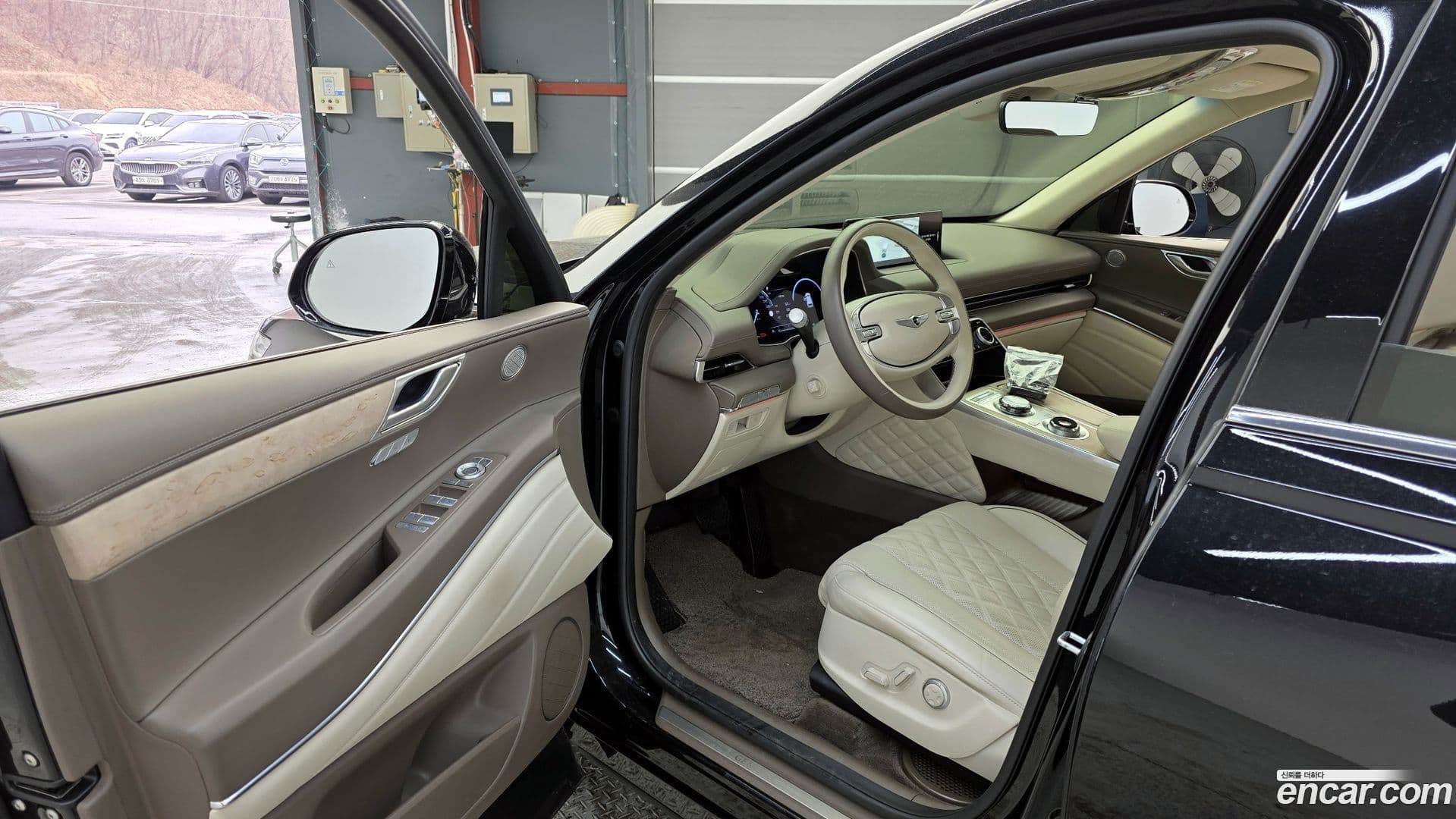 Main__Slider__Photo:GV80 Genesis 2023.0-9