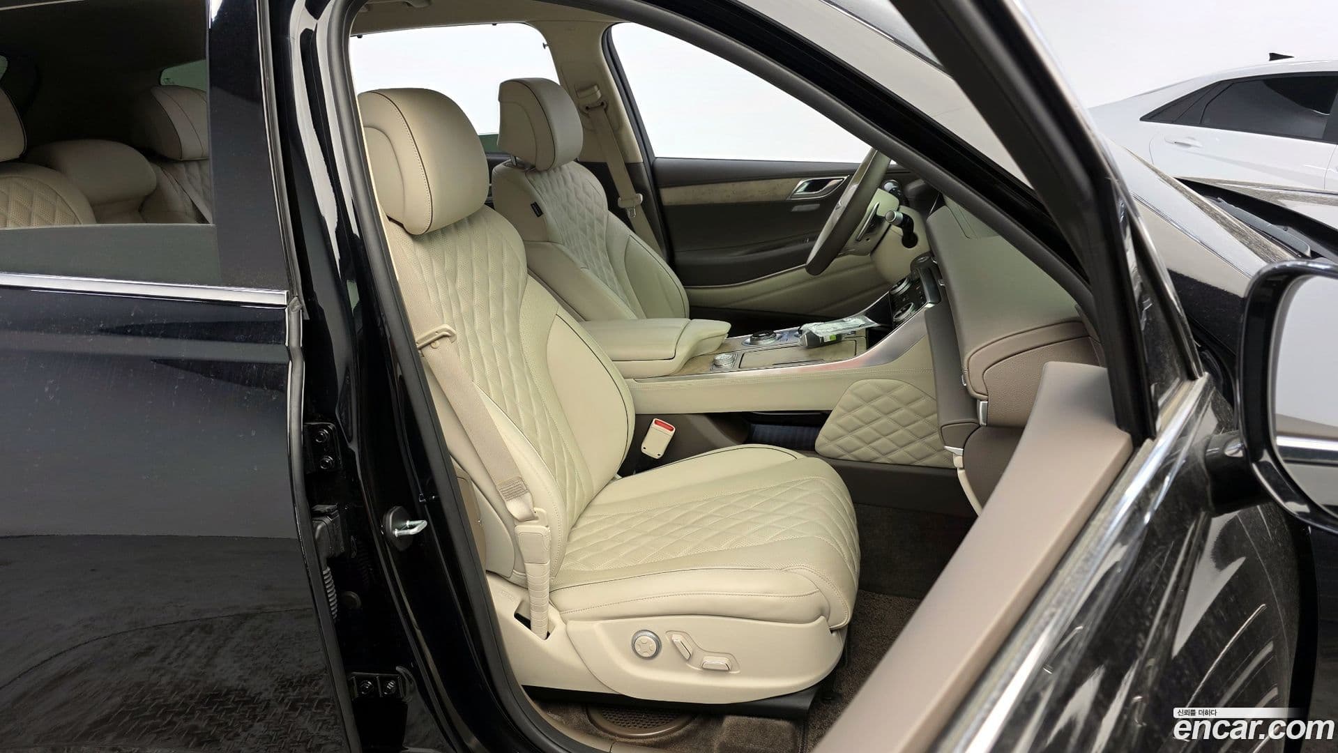 Main__Slider__Photo:GV80 Genesis 2023.0-11