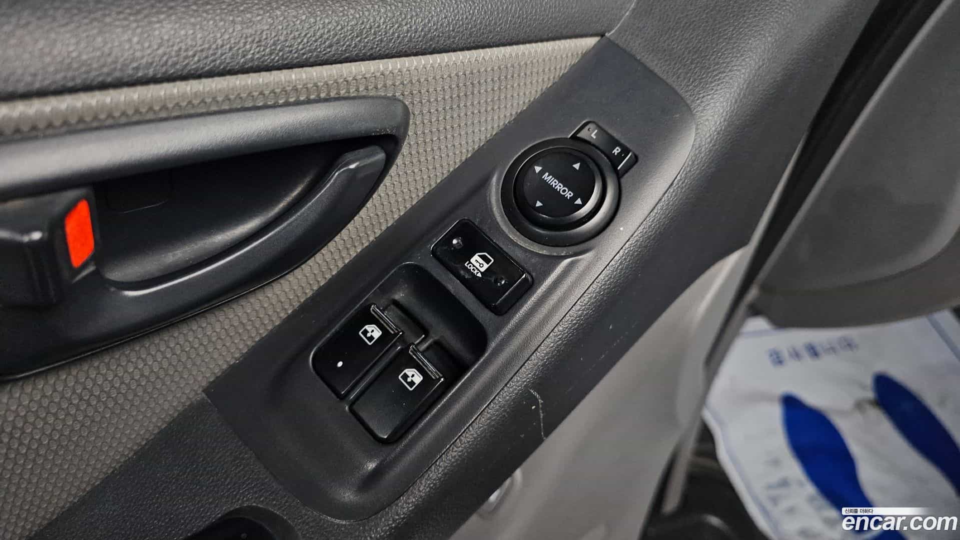 Starex Hyundai 2011.0-OPTION-017